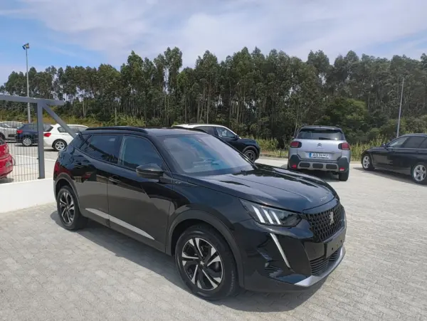 Peugeot 2008 PureTech 130 EAT8 GT 3