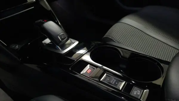 Peugeot 2008 PureTech 130 EAT8 GT 8