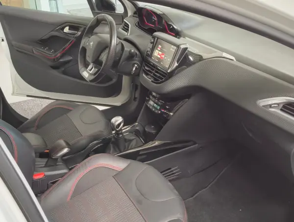 Peugeot 2008 1.2 PureTech GT Line 14
