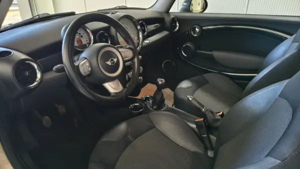 MINI 3 Portas Cooper D 18