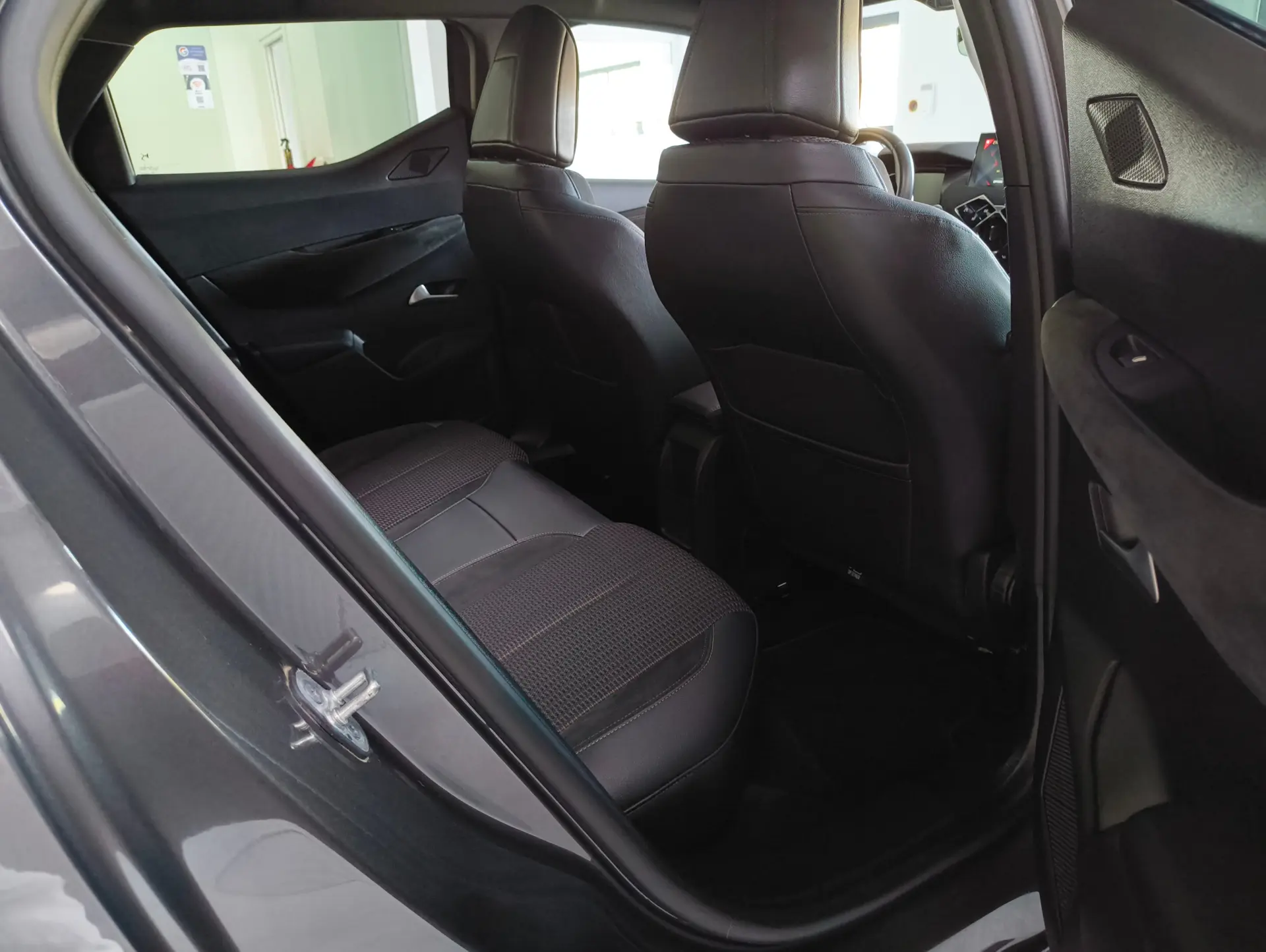 DS DS3 Crossback PureTech 130 Aut. PERFORMANCE LINE + 8