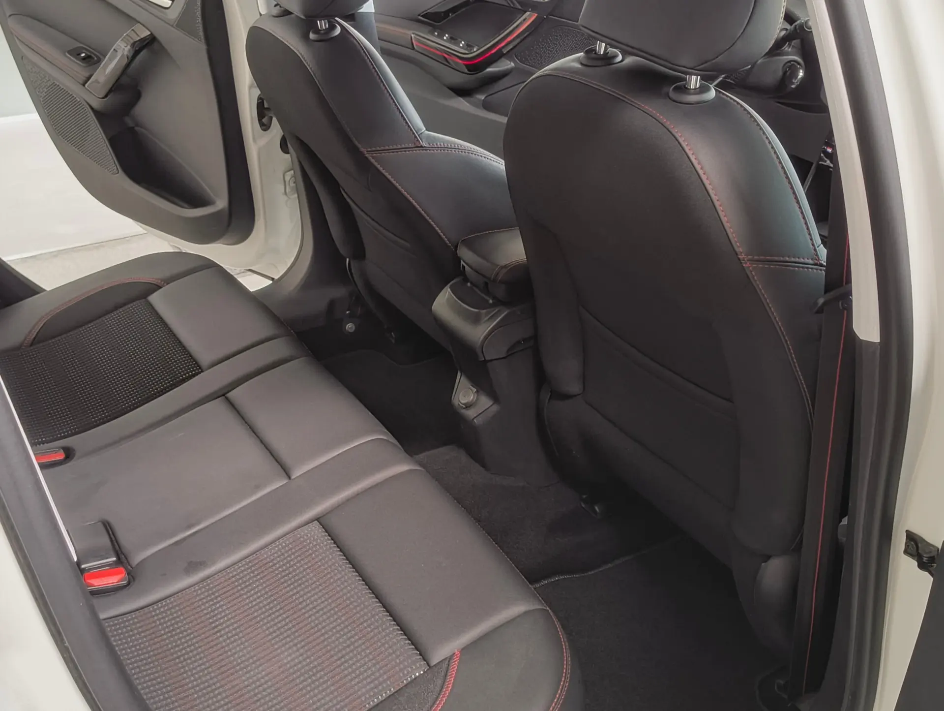 Peugeot 2008 1.2 PureTech GT Line 13