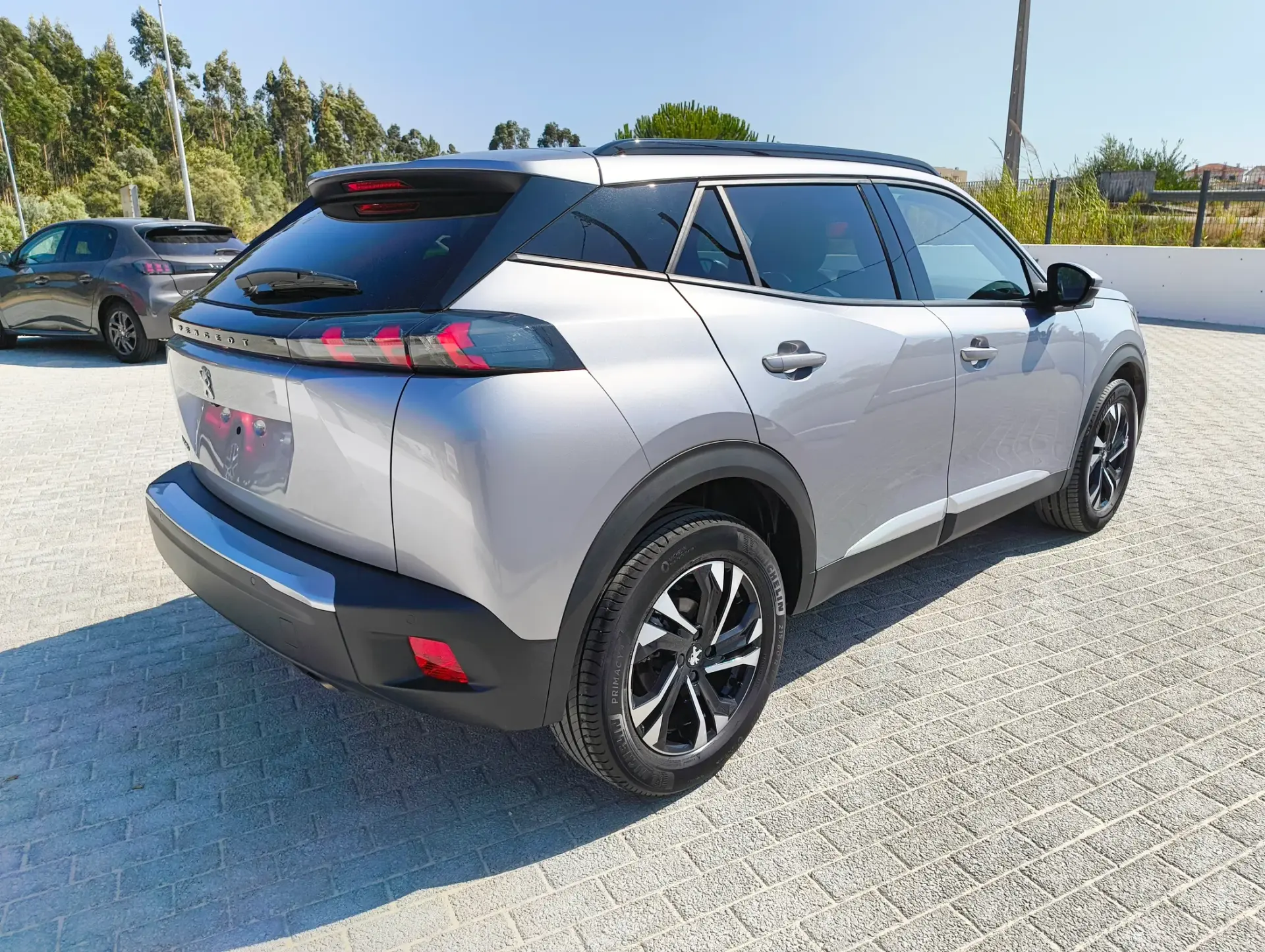 Peugeot 2008 1.2 PureTech Allure 5