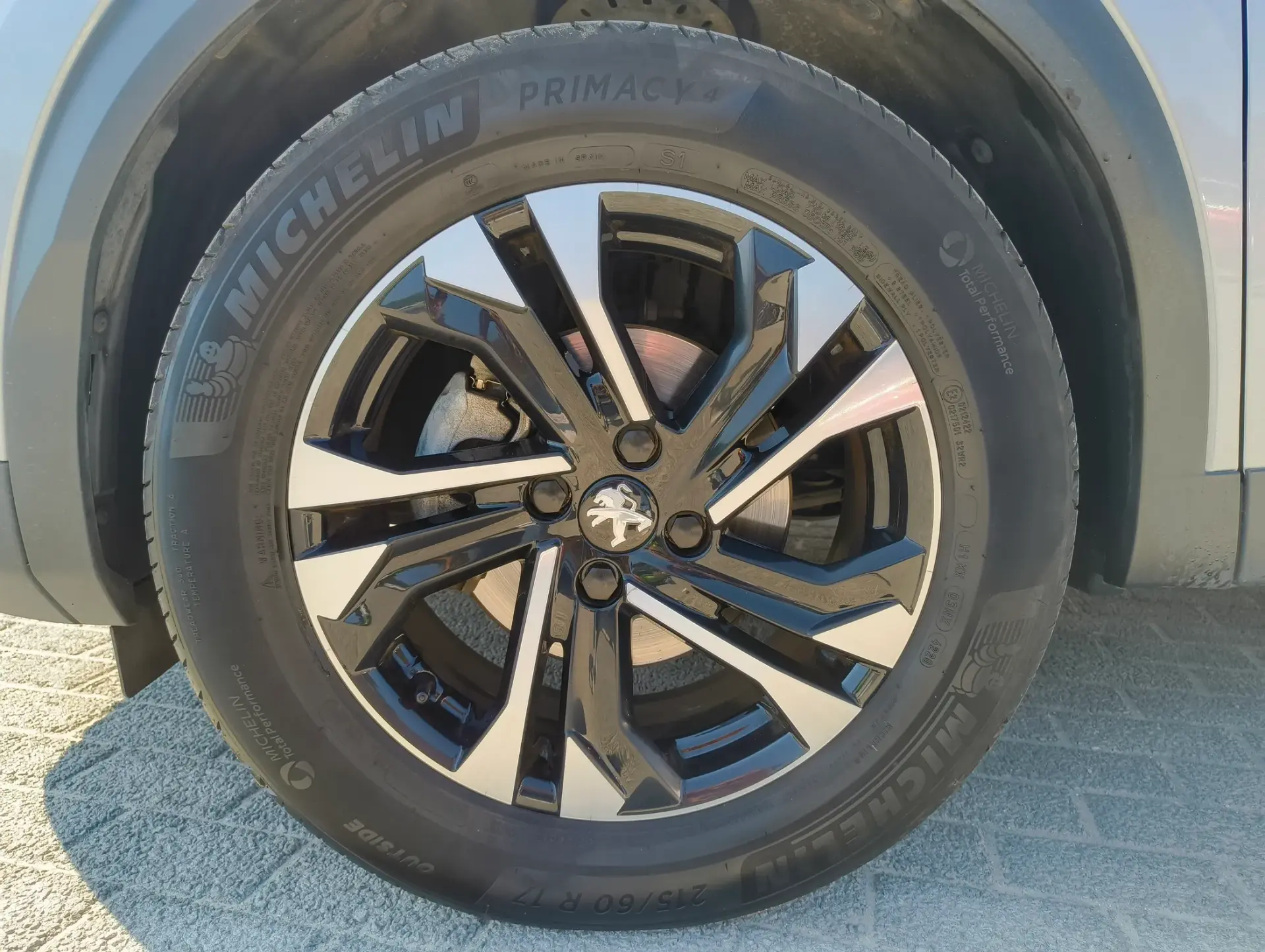 Peugeot 2008 1.2 PureTech Allure 8