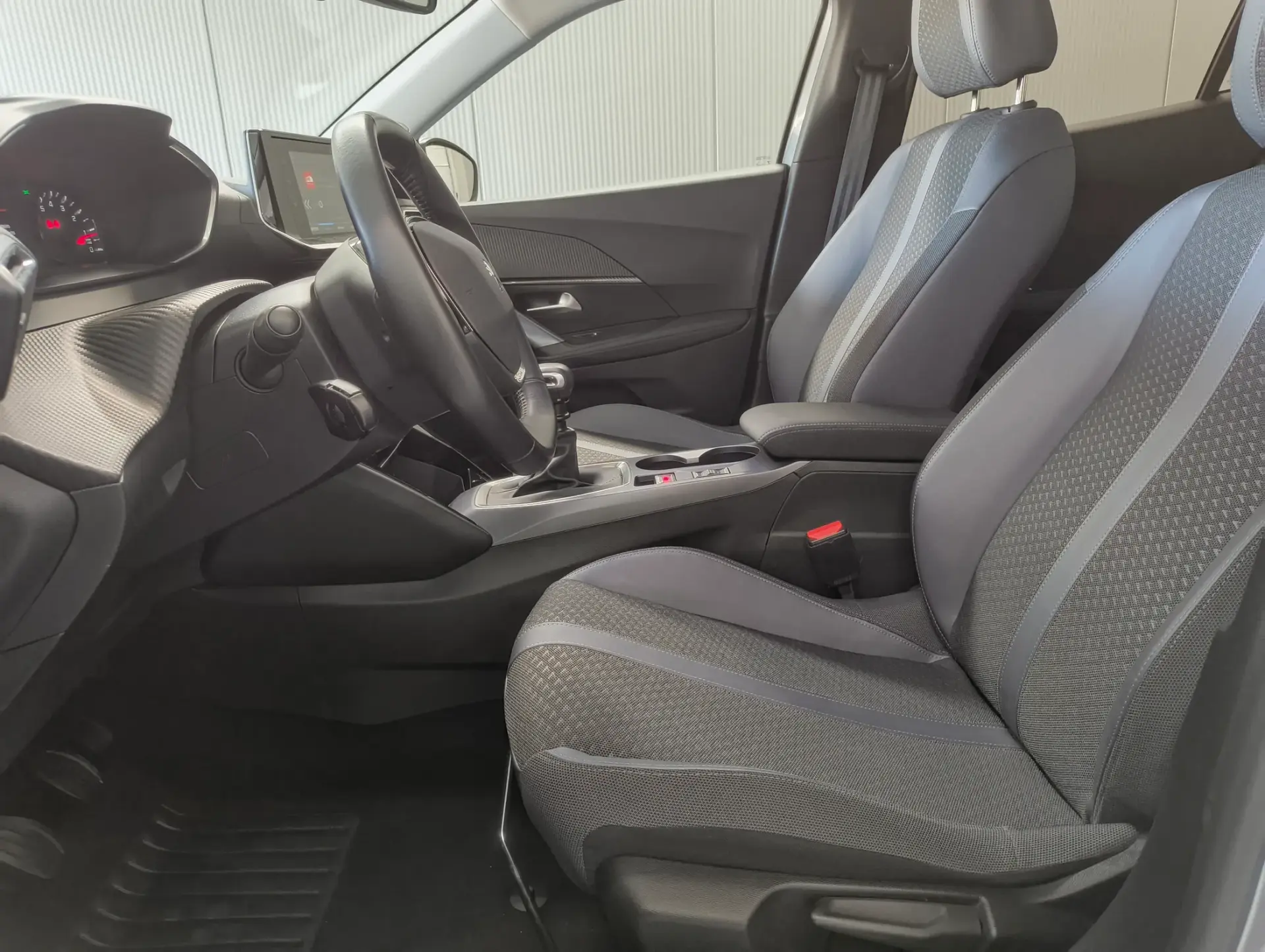 Peugeot 2008 1.2 PureTech Allure 13