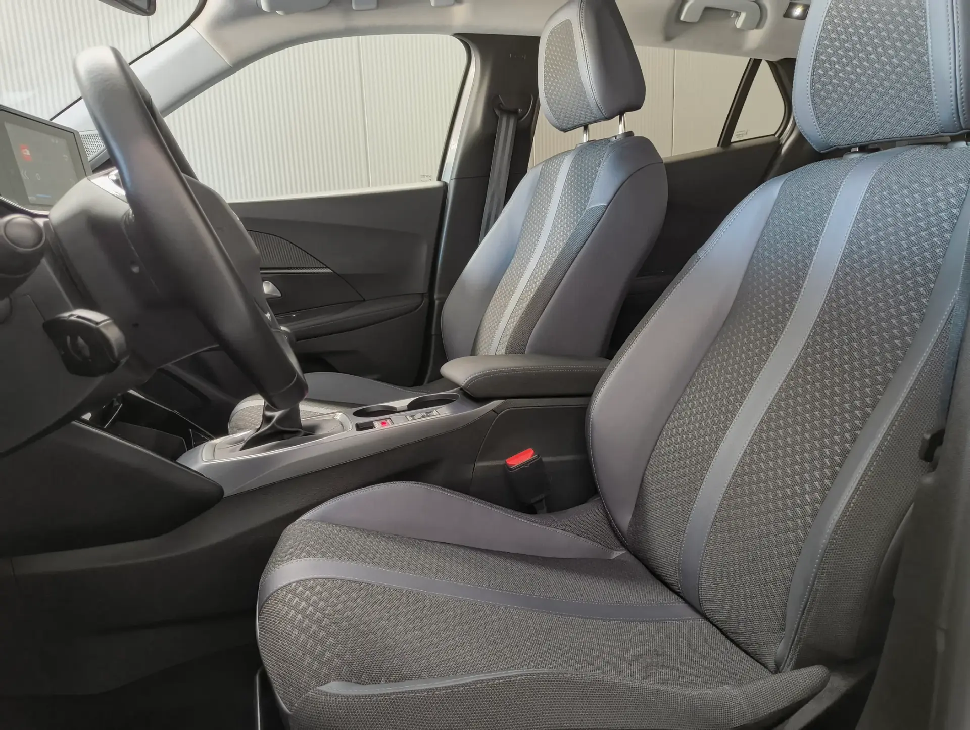 Peugeot 2008 1.2 PureTech Allure 14