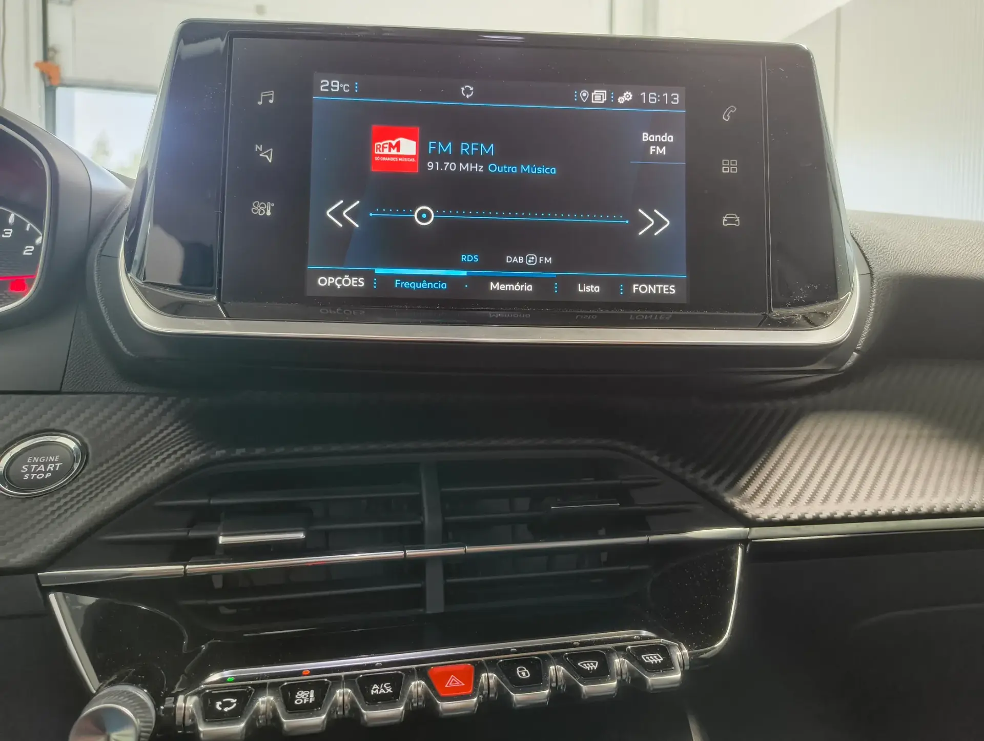 Peugeot 2008 1.2 PureTech Allure 16