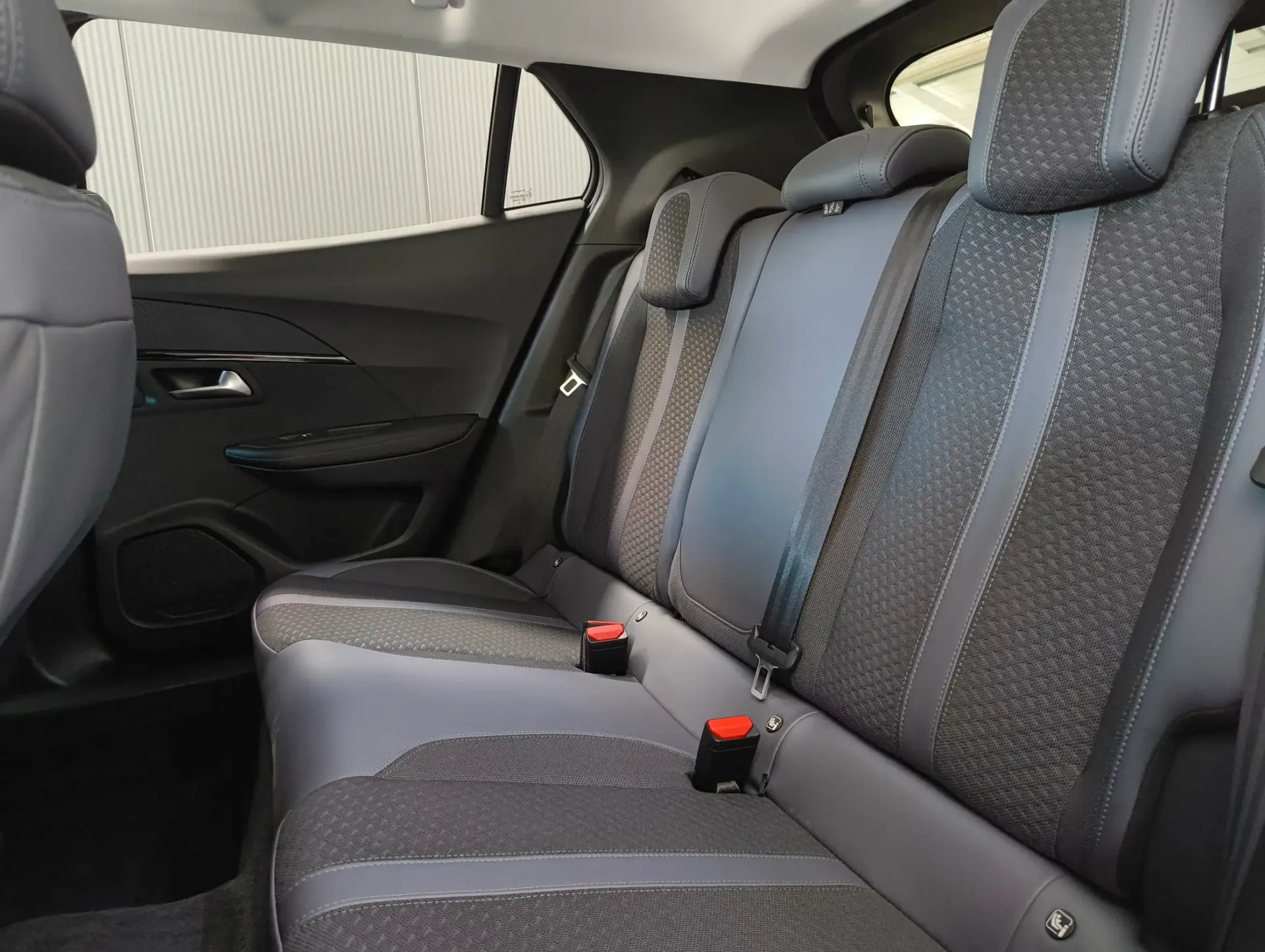 Peugeot 2008 1.2 PureTech Allure 19