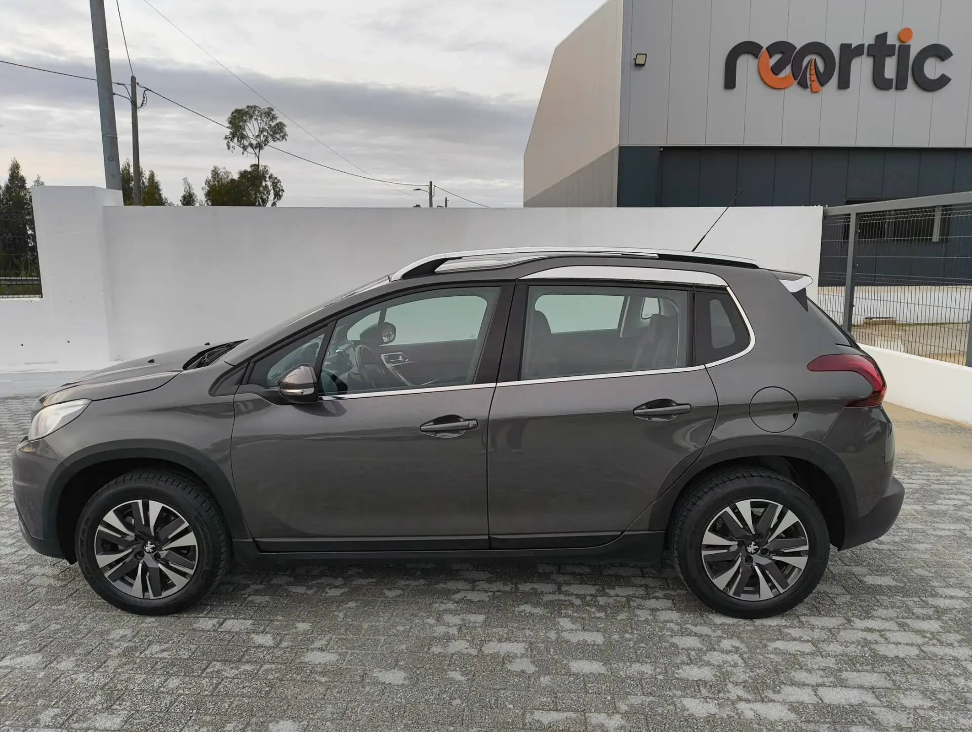 Peugeot 2008 1.2 PureTech Allure 8