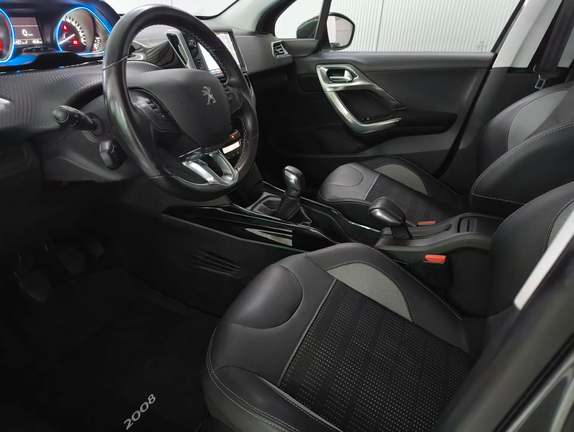 Peugeot 2008 1.2 PureTech Allure 9
