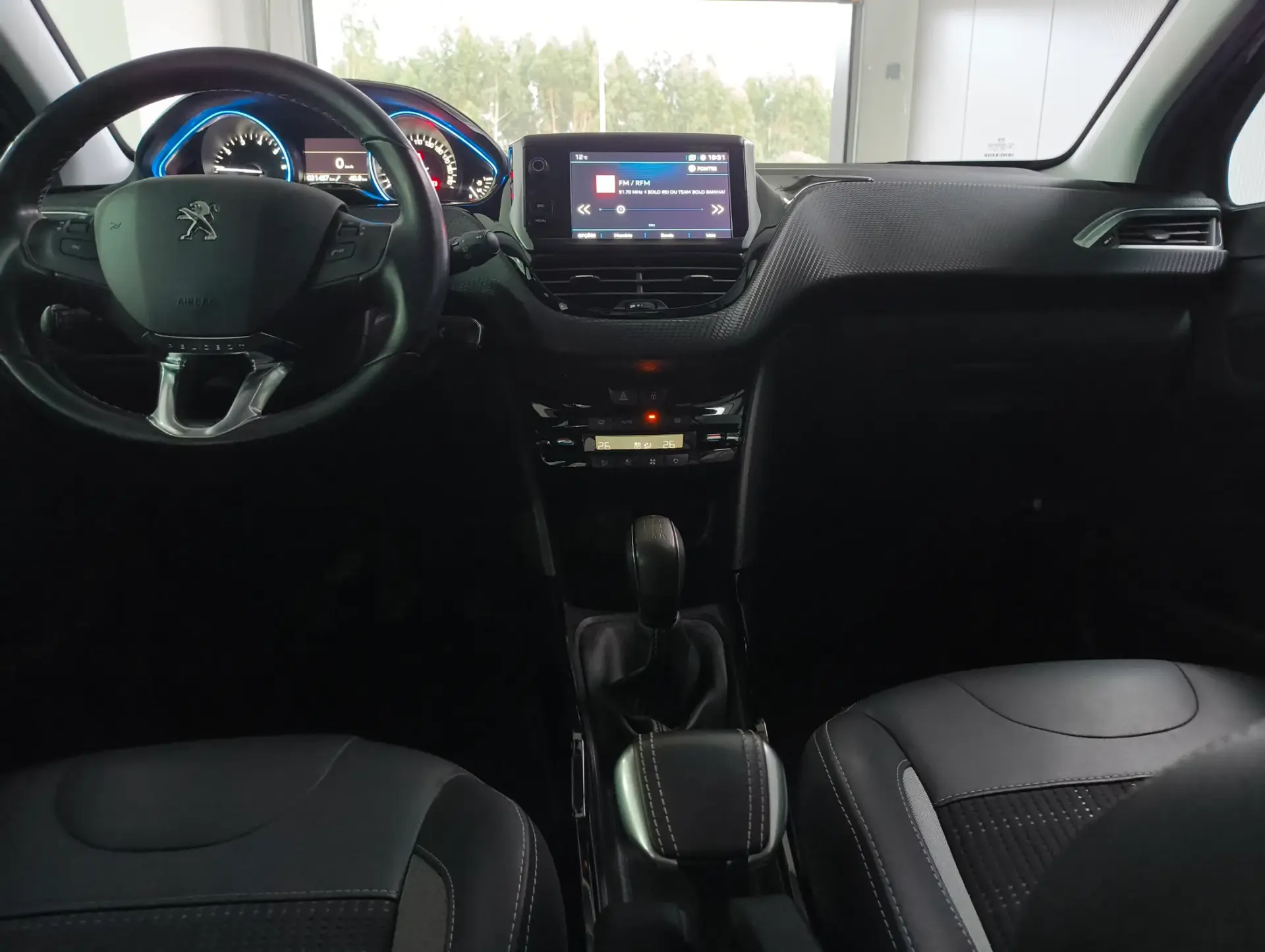 Peugeot 2008 1.2 PureTech Allure 15