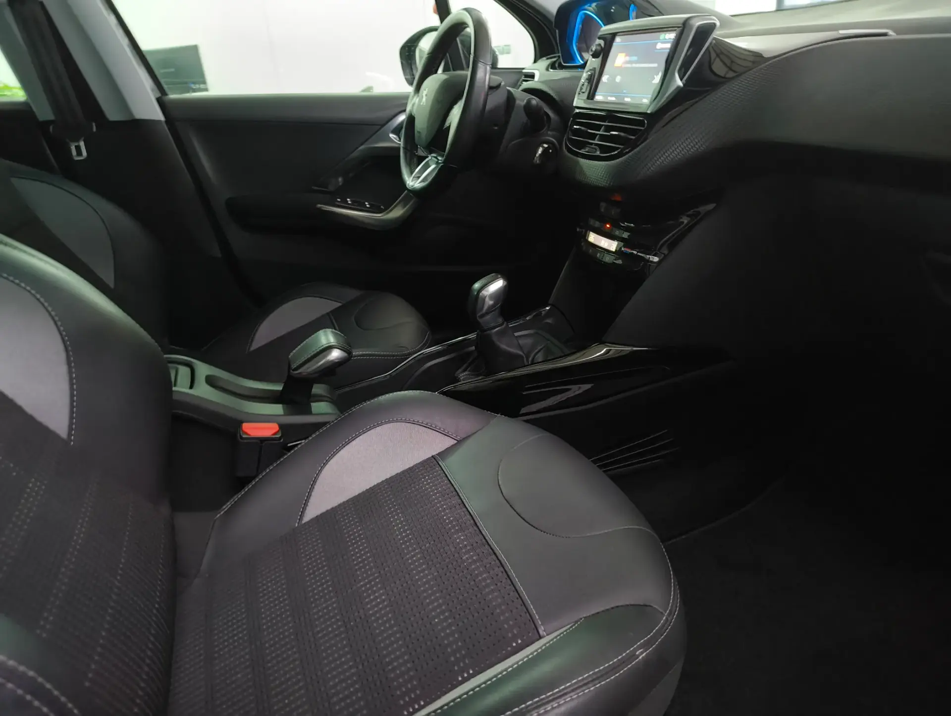 Peugeot 2008 1.2 PureTech Allure 18