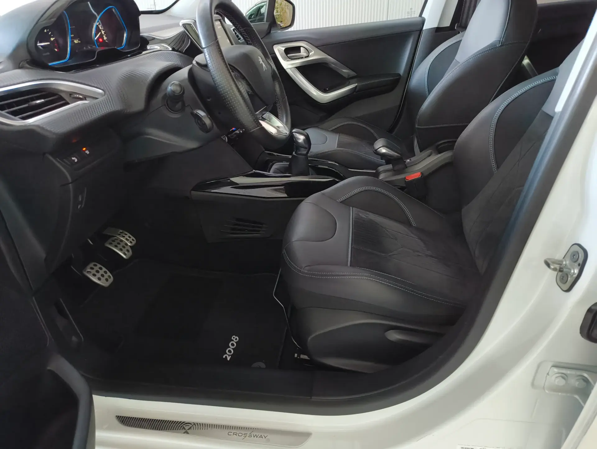 Peugeot 2008 1.2 PureTech Crossway 14