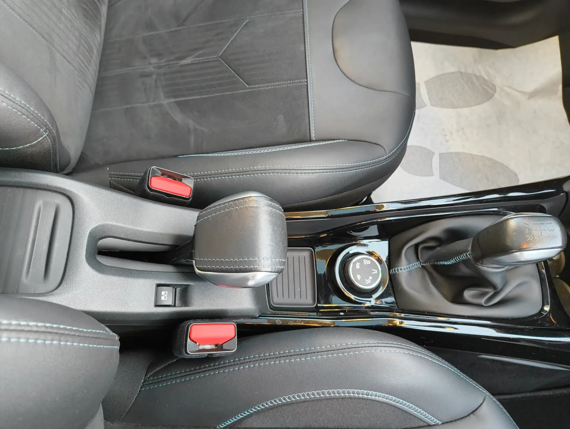 Peugeot 2008 1.2 PureTech Crossway 23