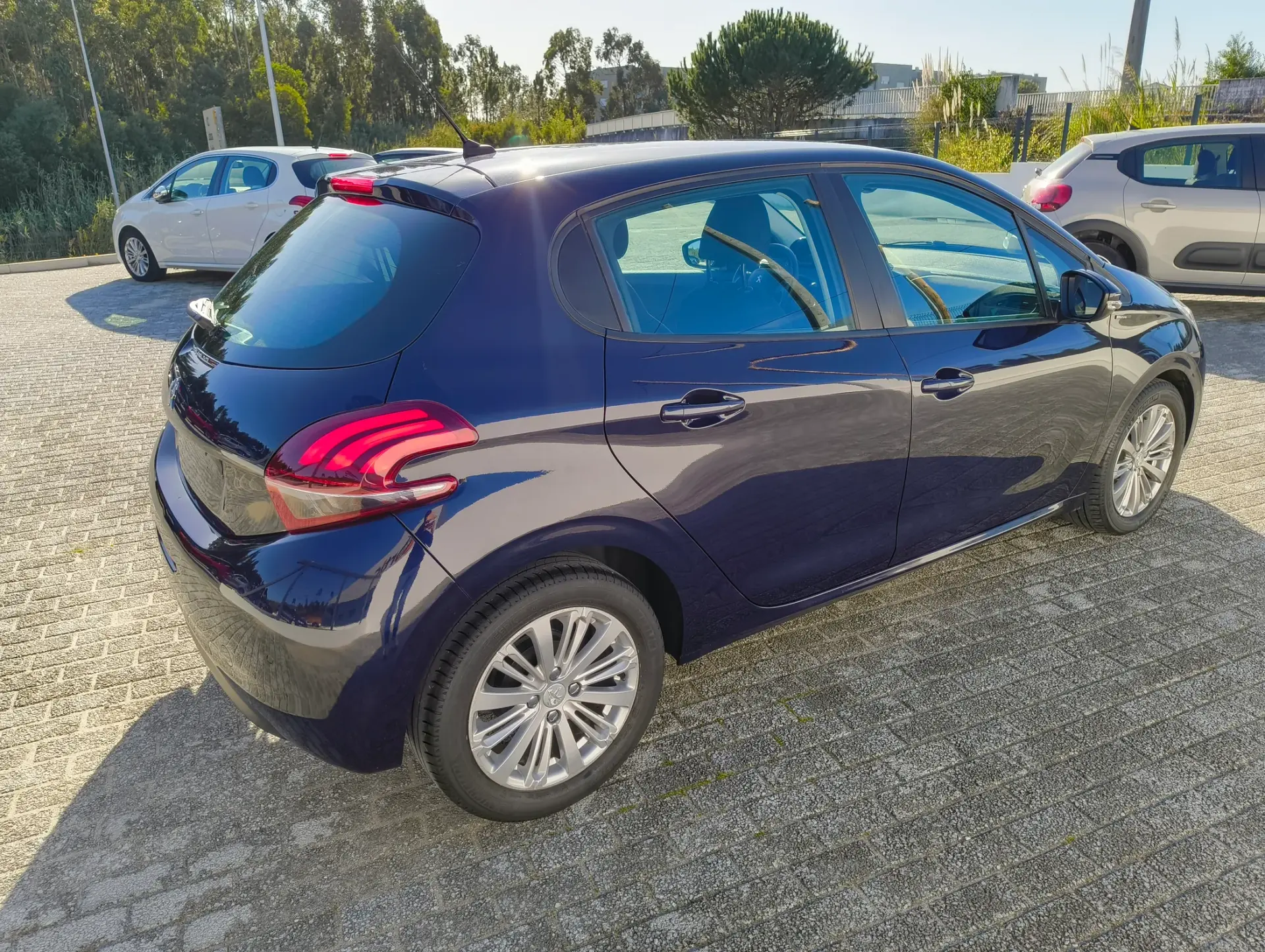 Peugeot 208 1.2 PureTech Signature 8