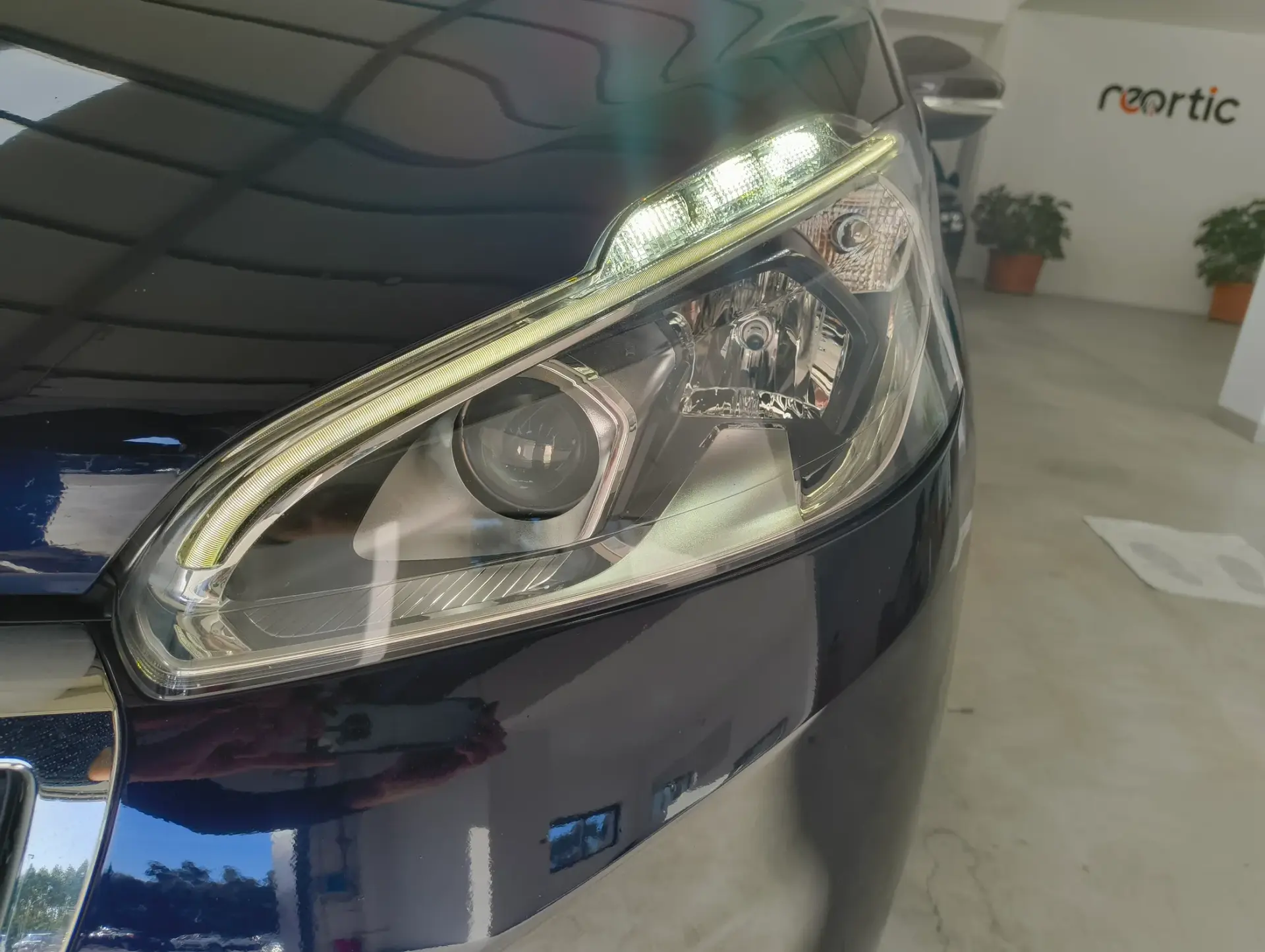 Peugeot 208 1.2 PureTech Signature 10