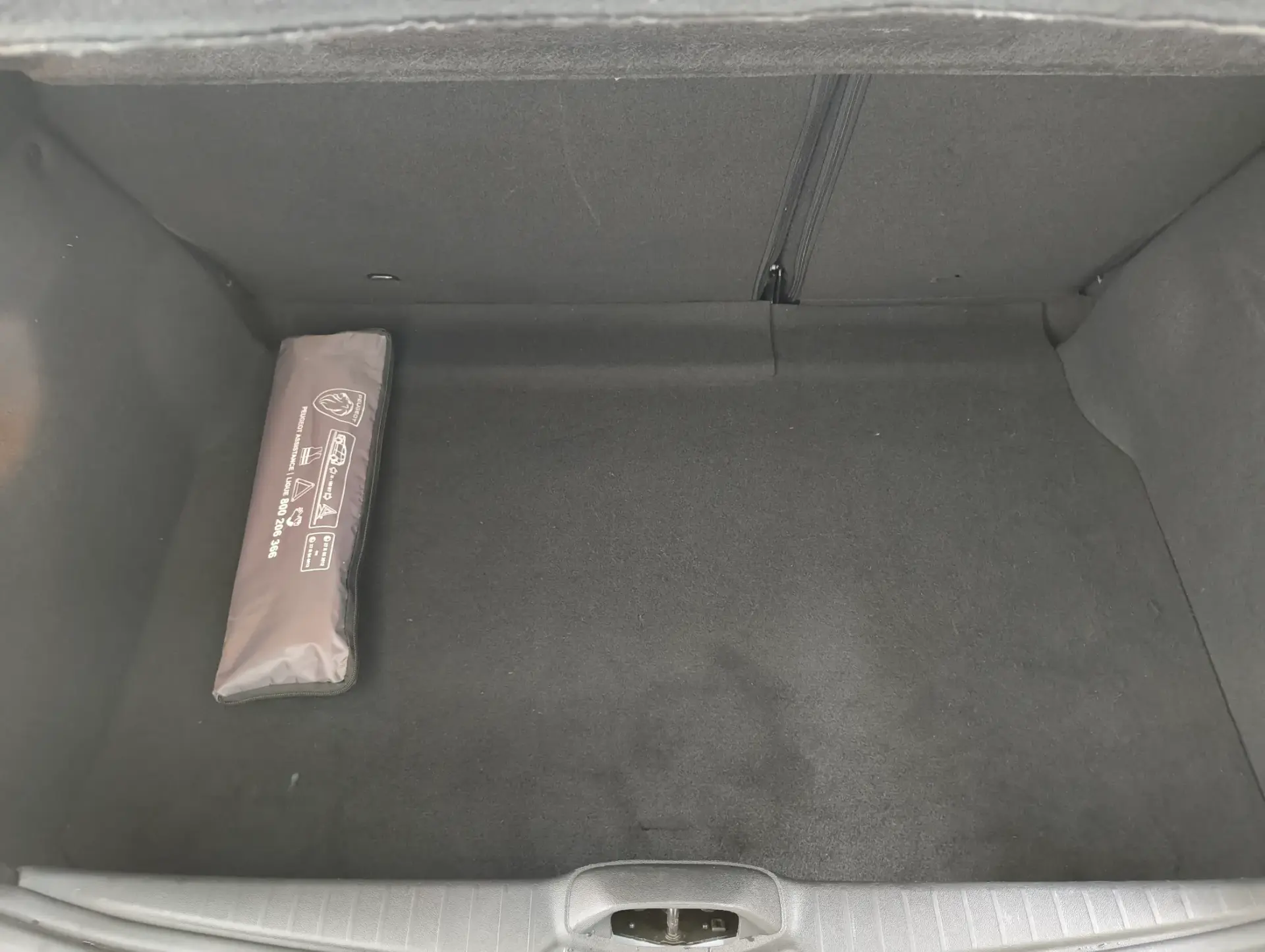 Peugeot 208 1.2 PureTech Signature 23