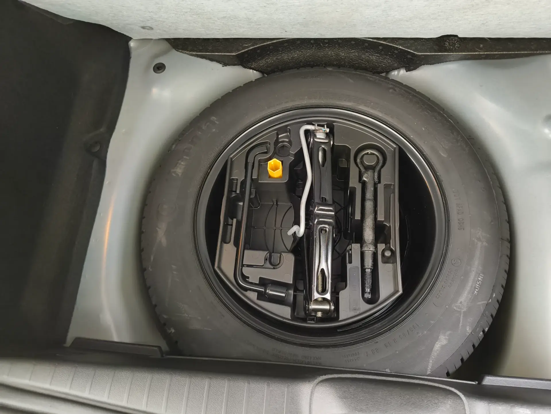 Peugeot 208 1.2 PureTech Signature 24