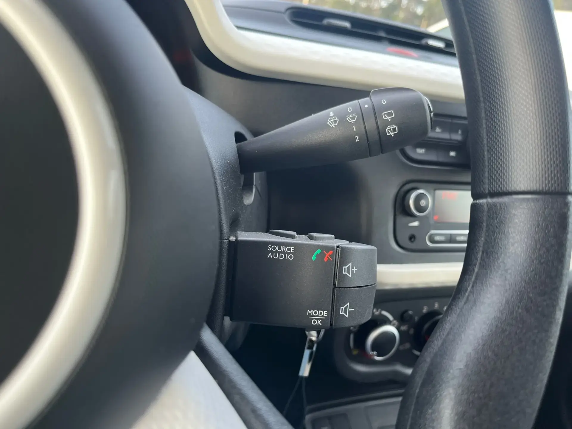 Renault Twingo 1.0 SCe Intens 19