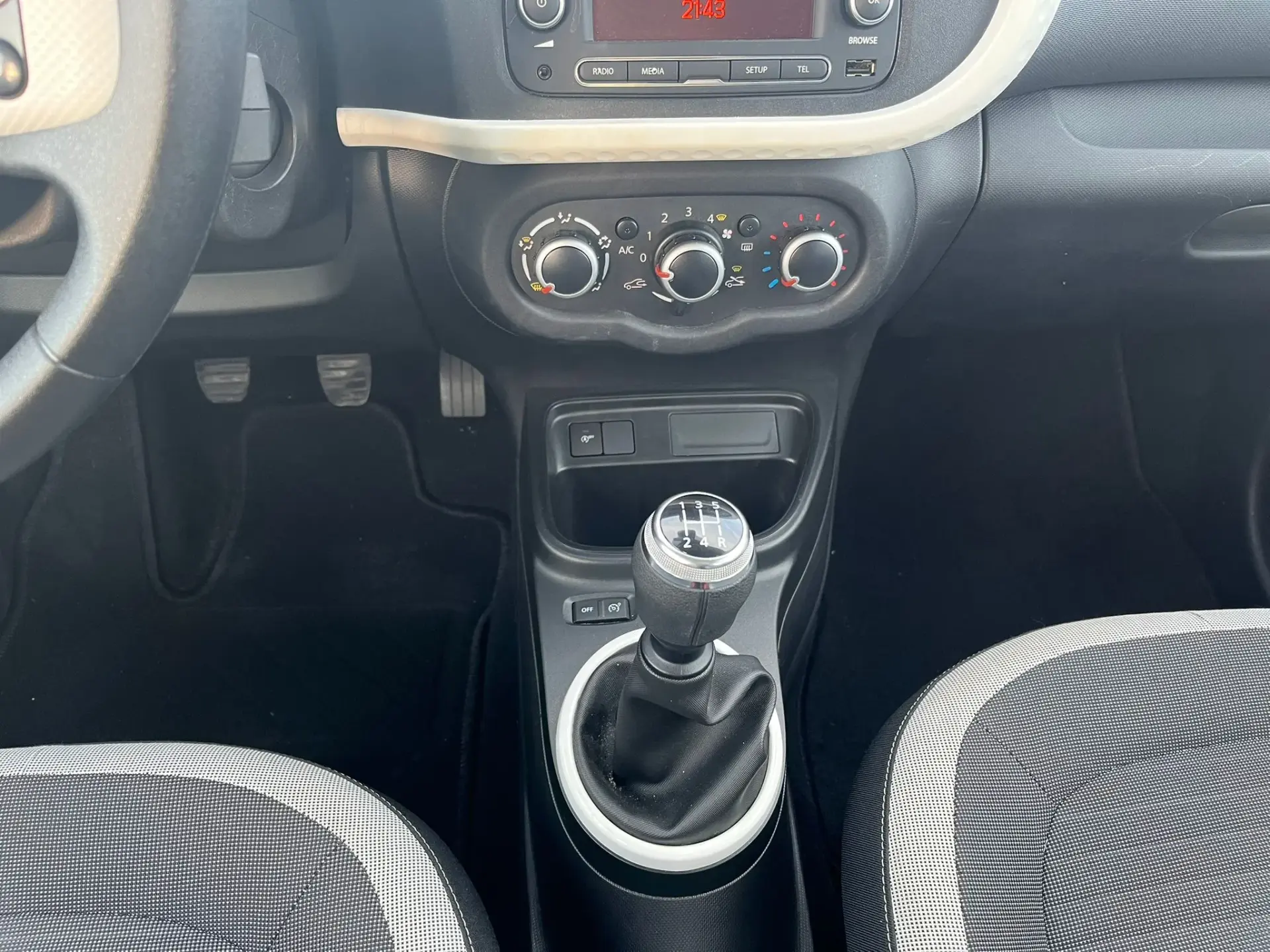 Renault Twingo 1.0 SCe Intens 23