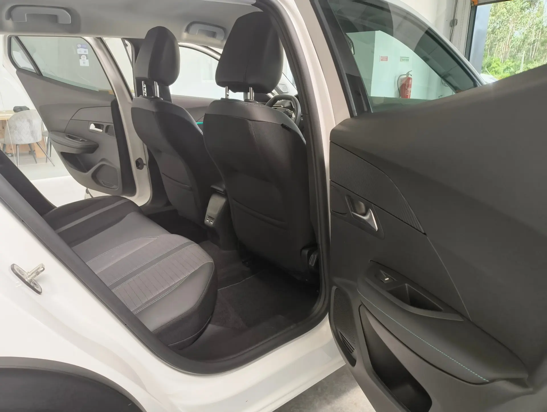 Peugeot 2008 PureTech 100 Allure 8