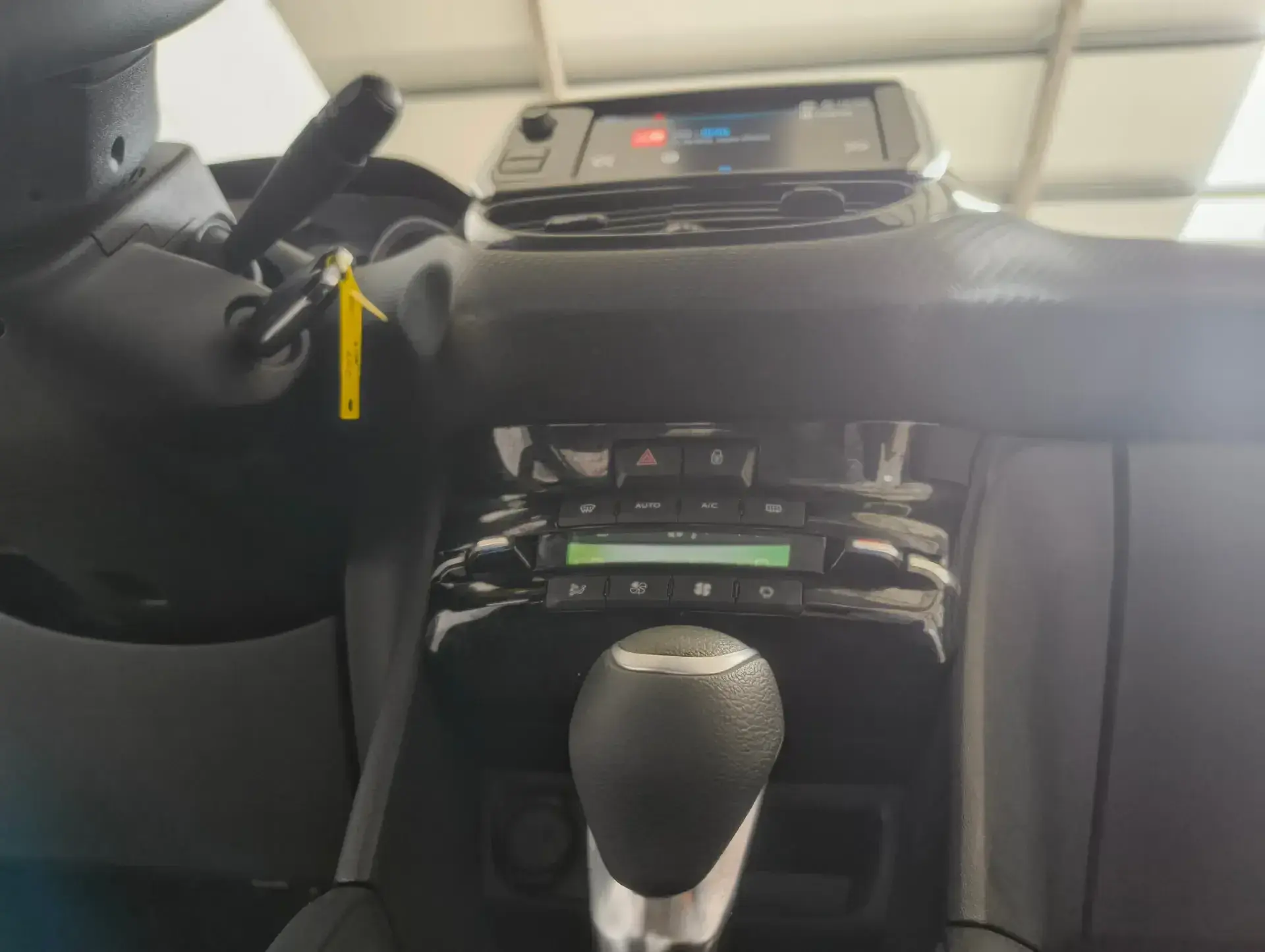 Peugeot 208 1.2 PURETECH ALLURE 14