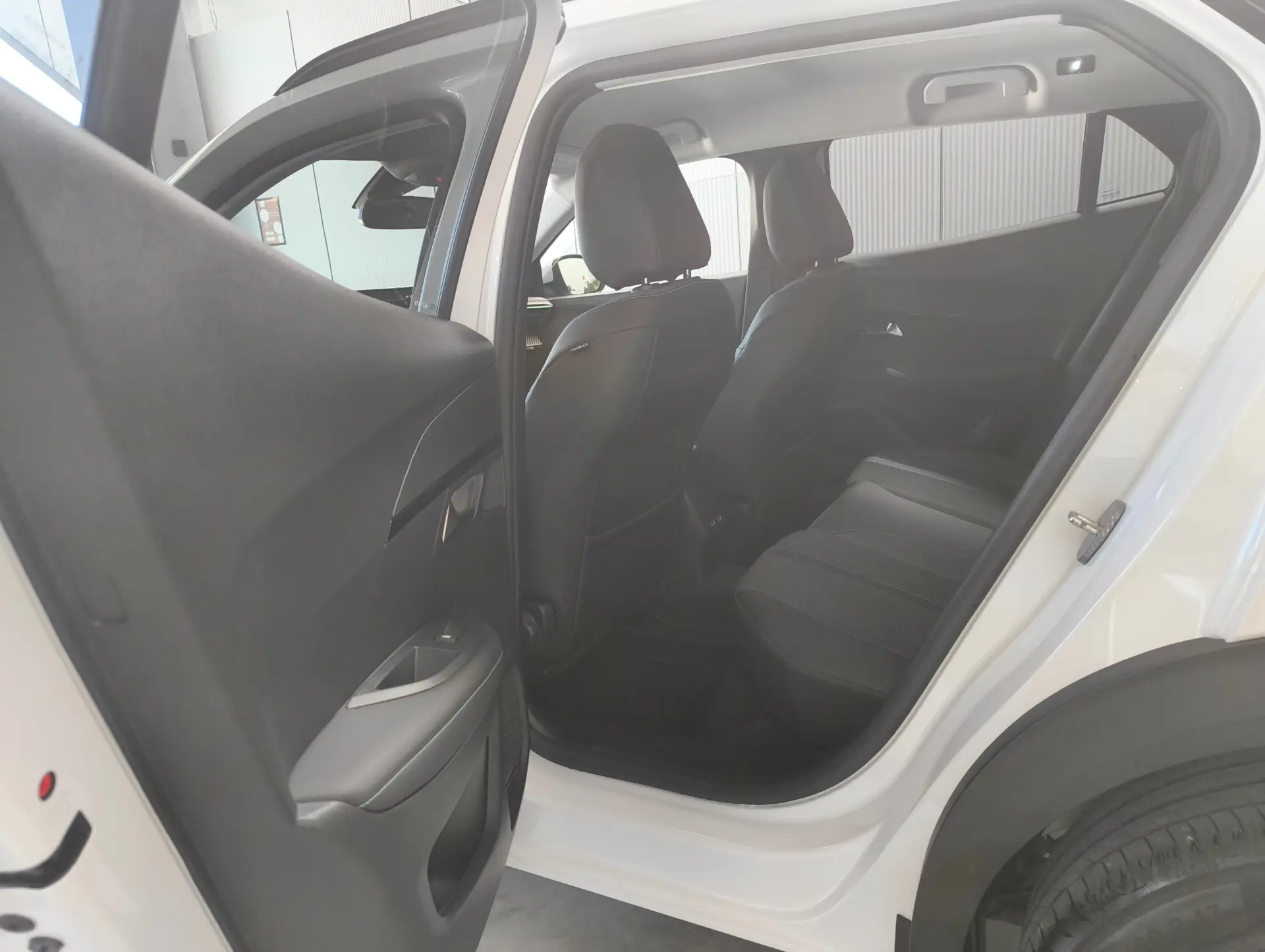 Peugeot 2008 PureTech 100 Allure 13