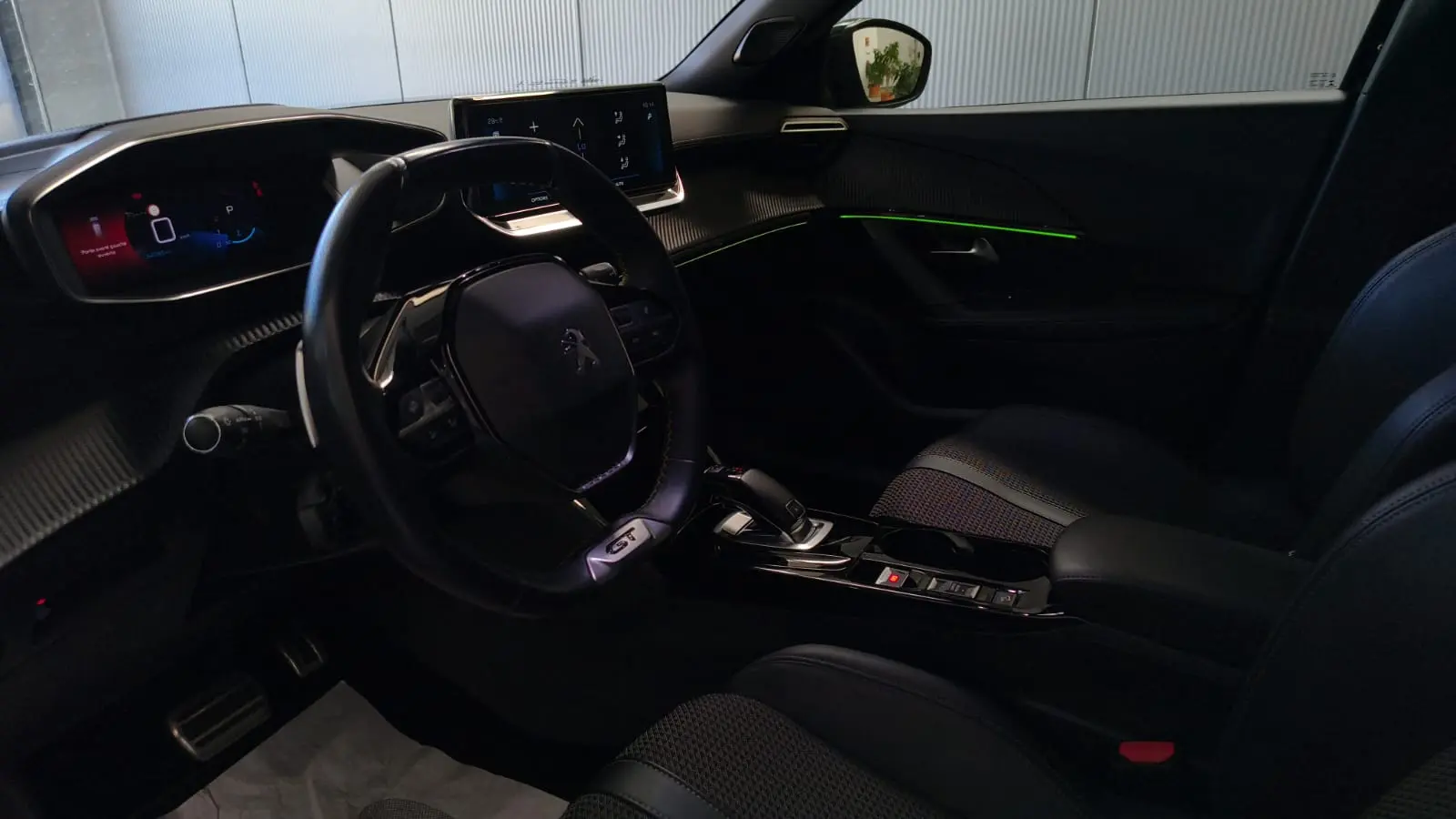 Peugeot 2008 PureTech 130 EAT8 GT 7