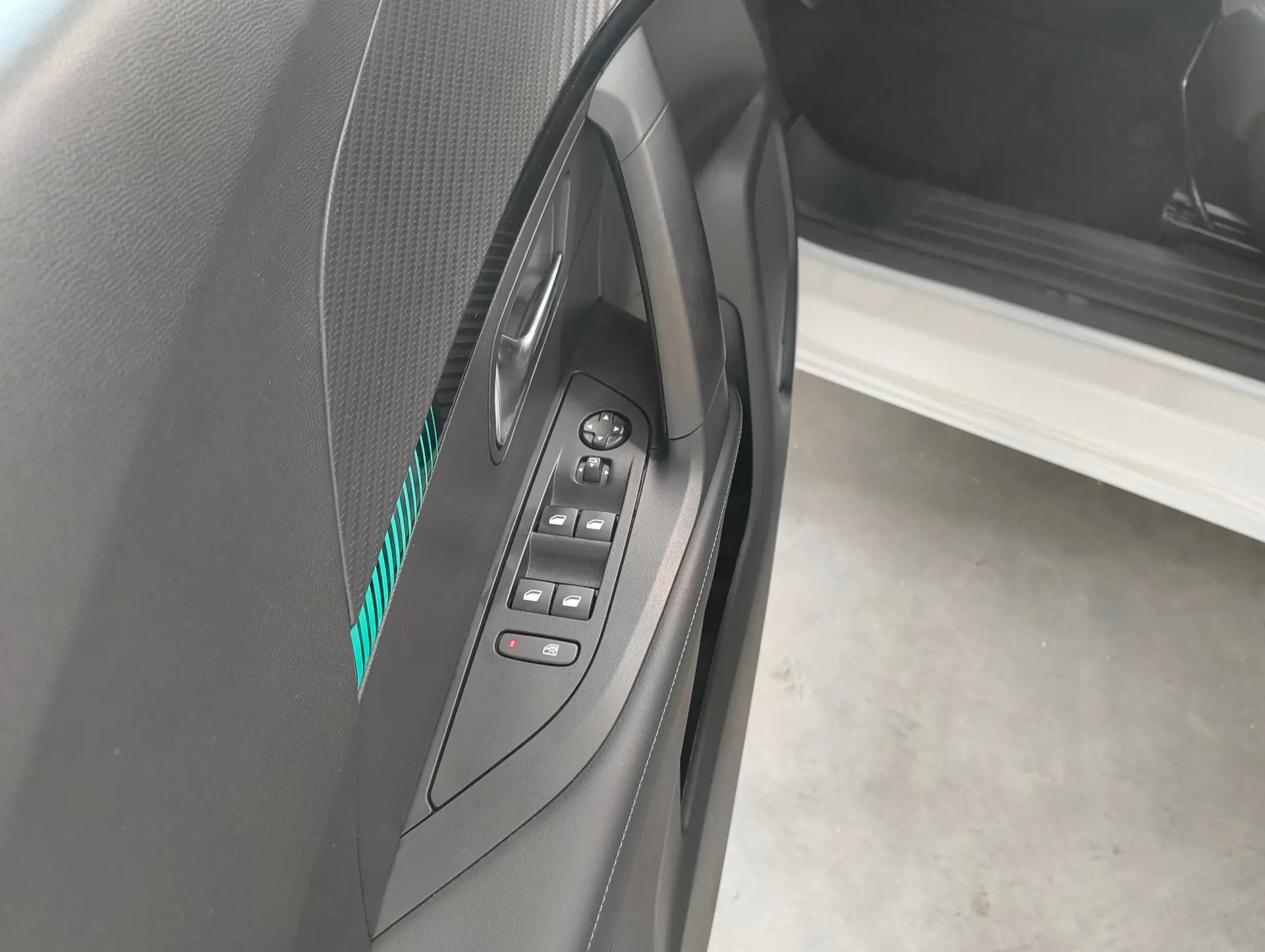 Peugeot 2008 PureTech 100 Stop&Start Allure Pack 6