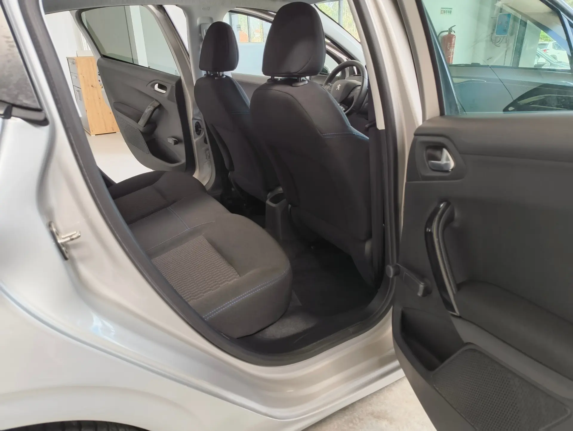 Peugeot 208 1.2 e-VTI STYLE 9