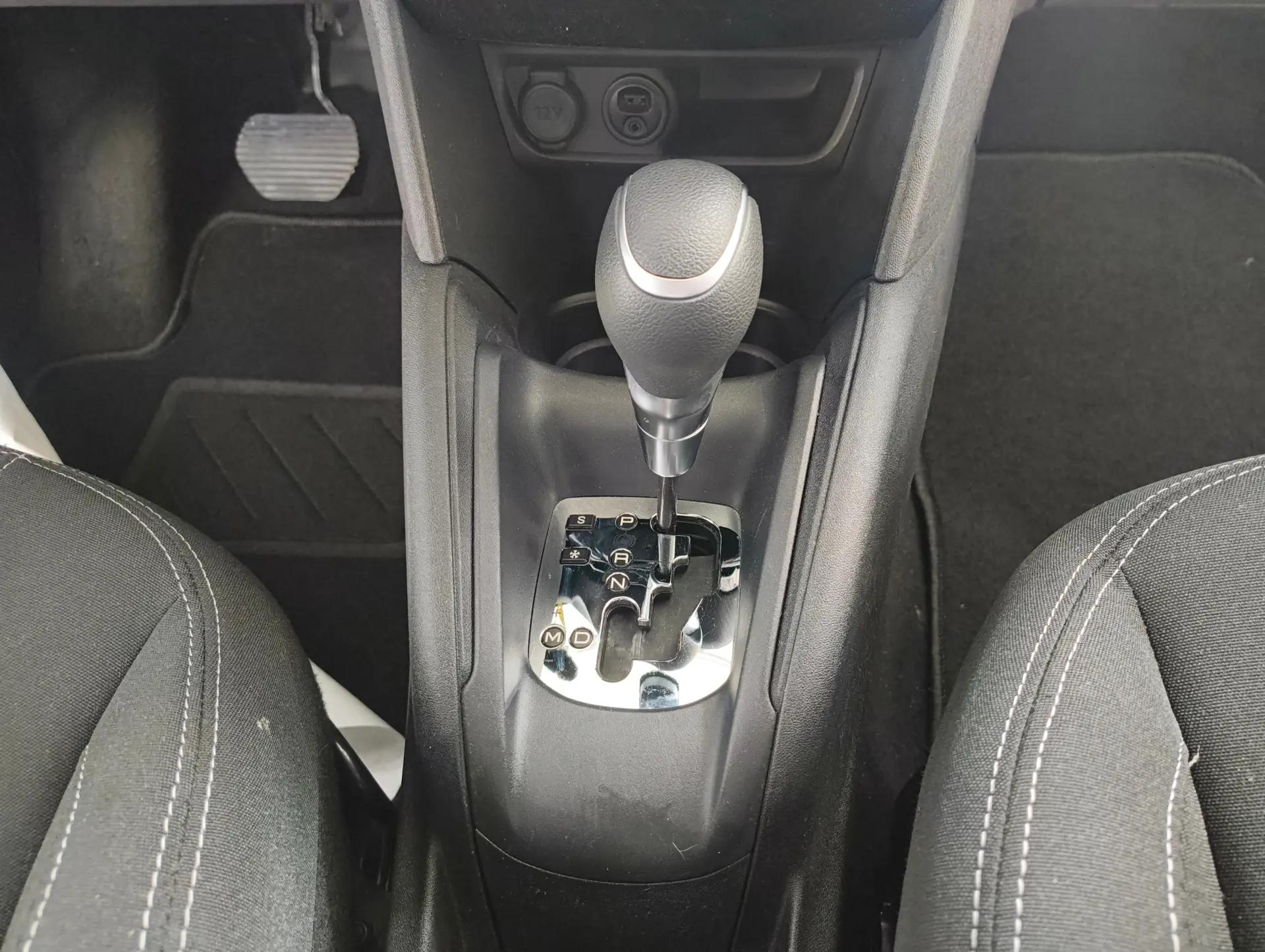 Peugeot 208 1.2 PureTech Allure EAT6 13