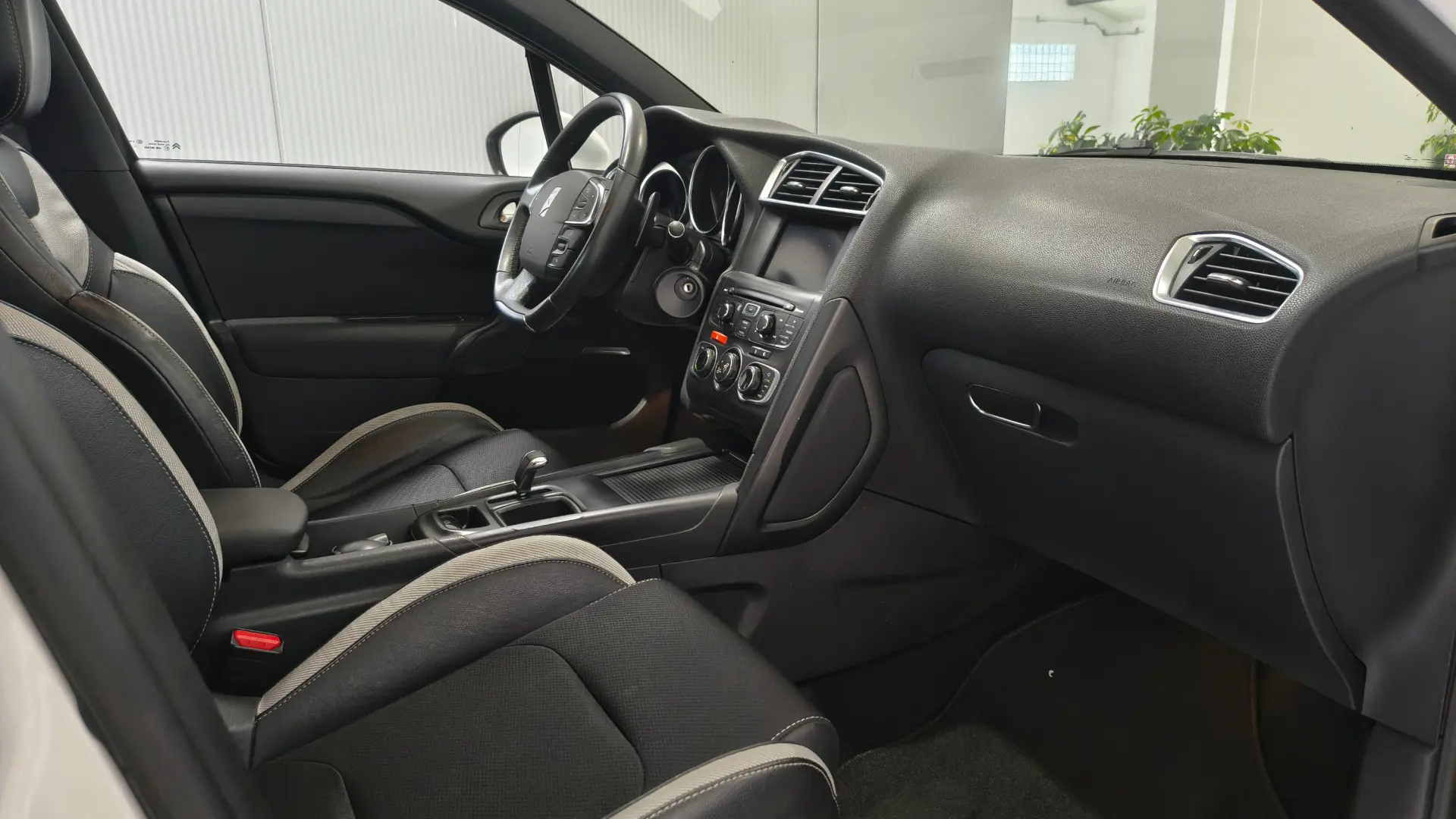 Citroen DS4 1.6 e-HDi So Chic ETG6 8