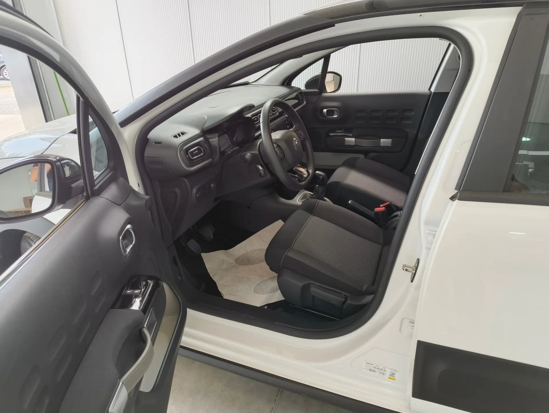 Citroën C3 1.2 PureTech Shine Pack 82cv 8