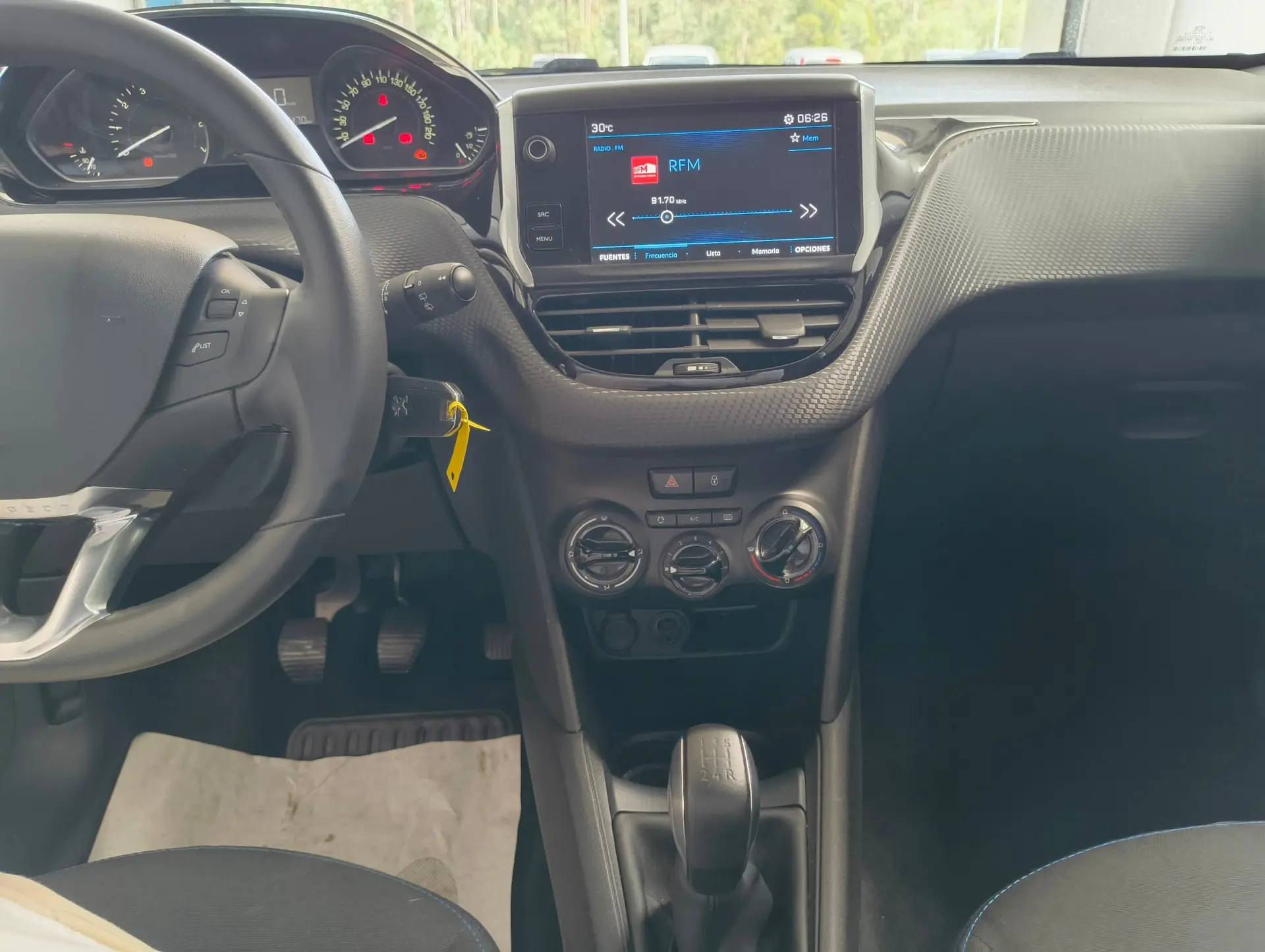 Peugeot 208 1.2 e-VTI STYLE 13