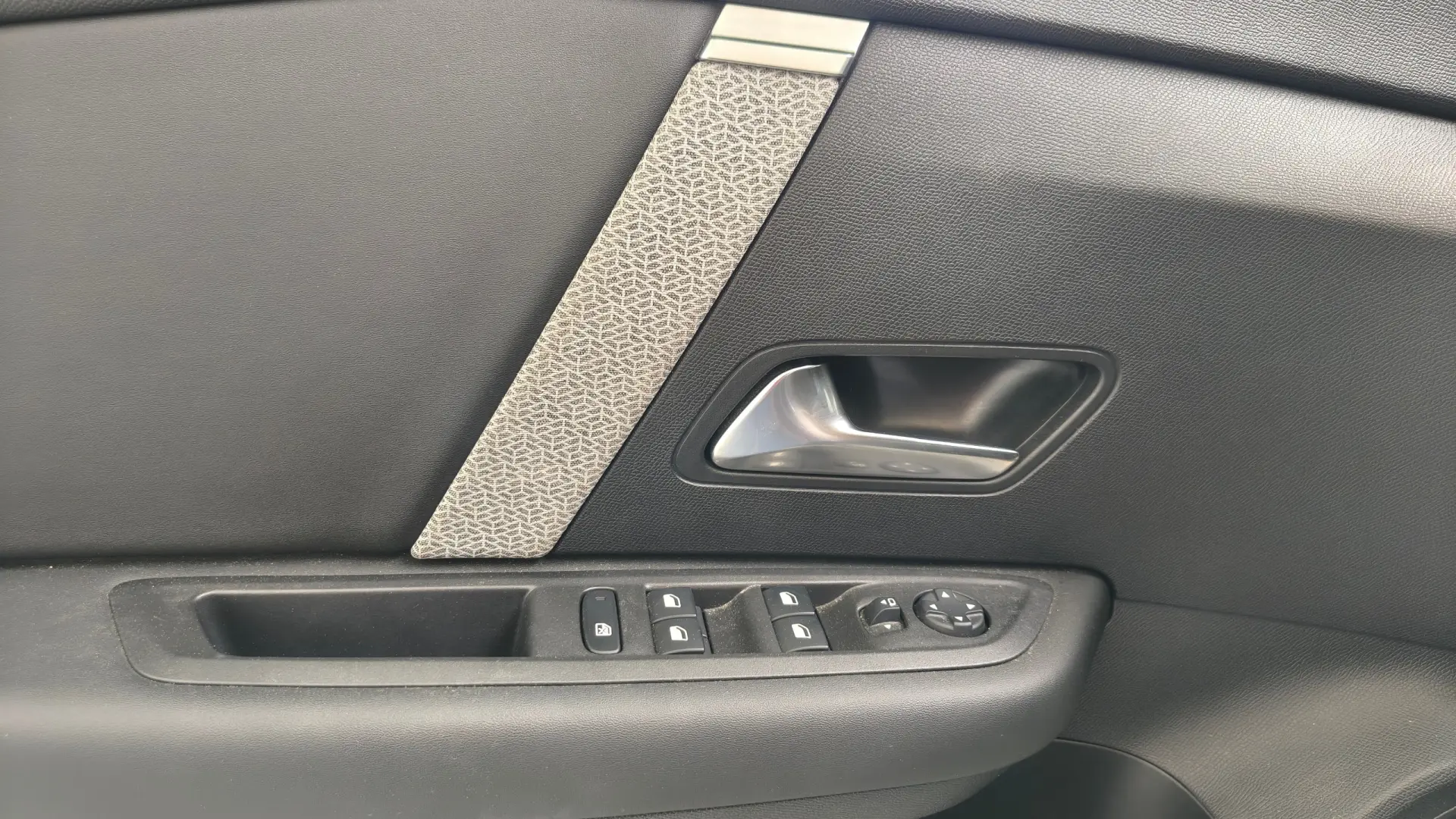 Citroën C4 1.2 PureTech Shine Pack EAT8 16