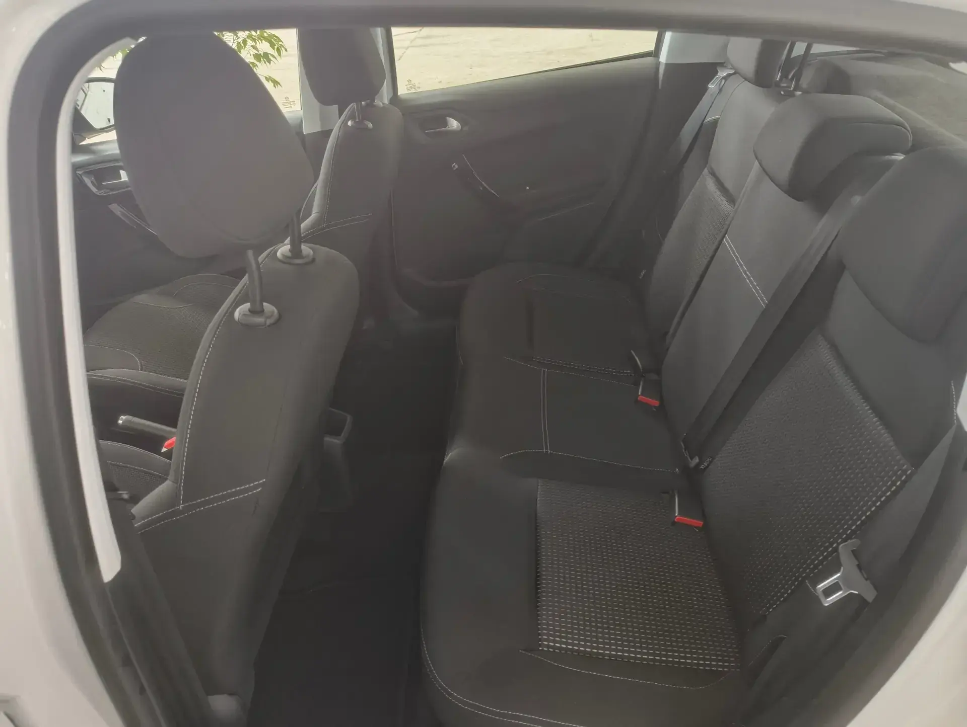 Peugeot 208 1.2 PURETECH ALLURE 9