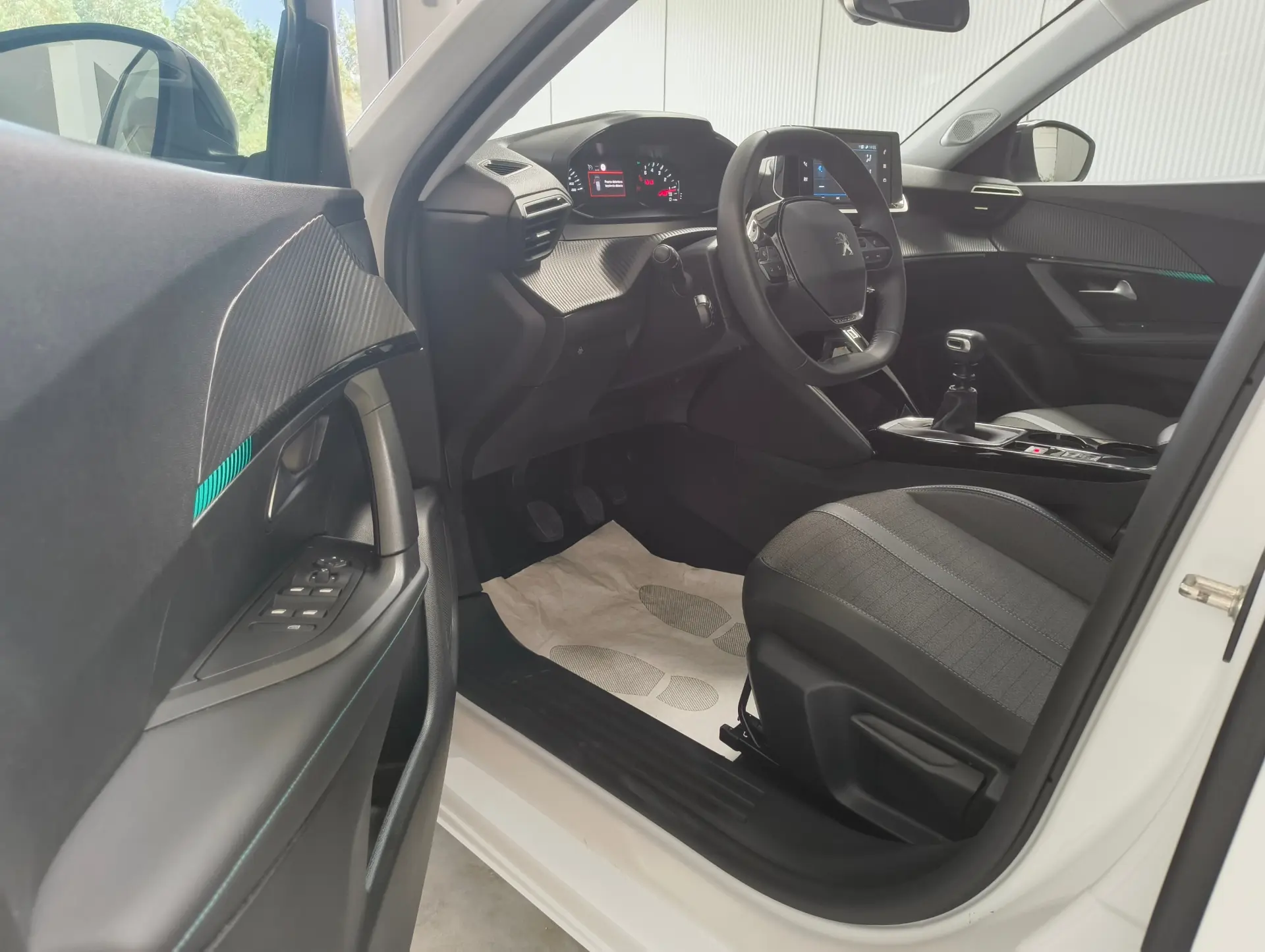 Peugeot 2008 PureTech 100 Allure 12
