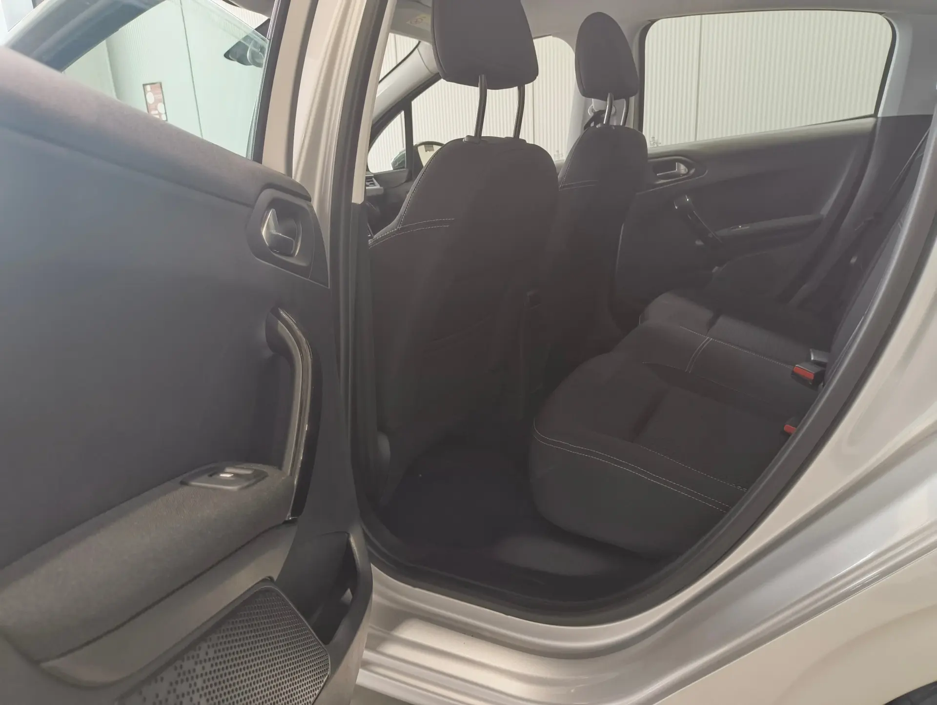 Peugeot 208 1.2 PureTech Allure 9