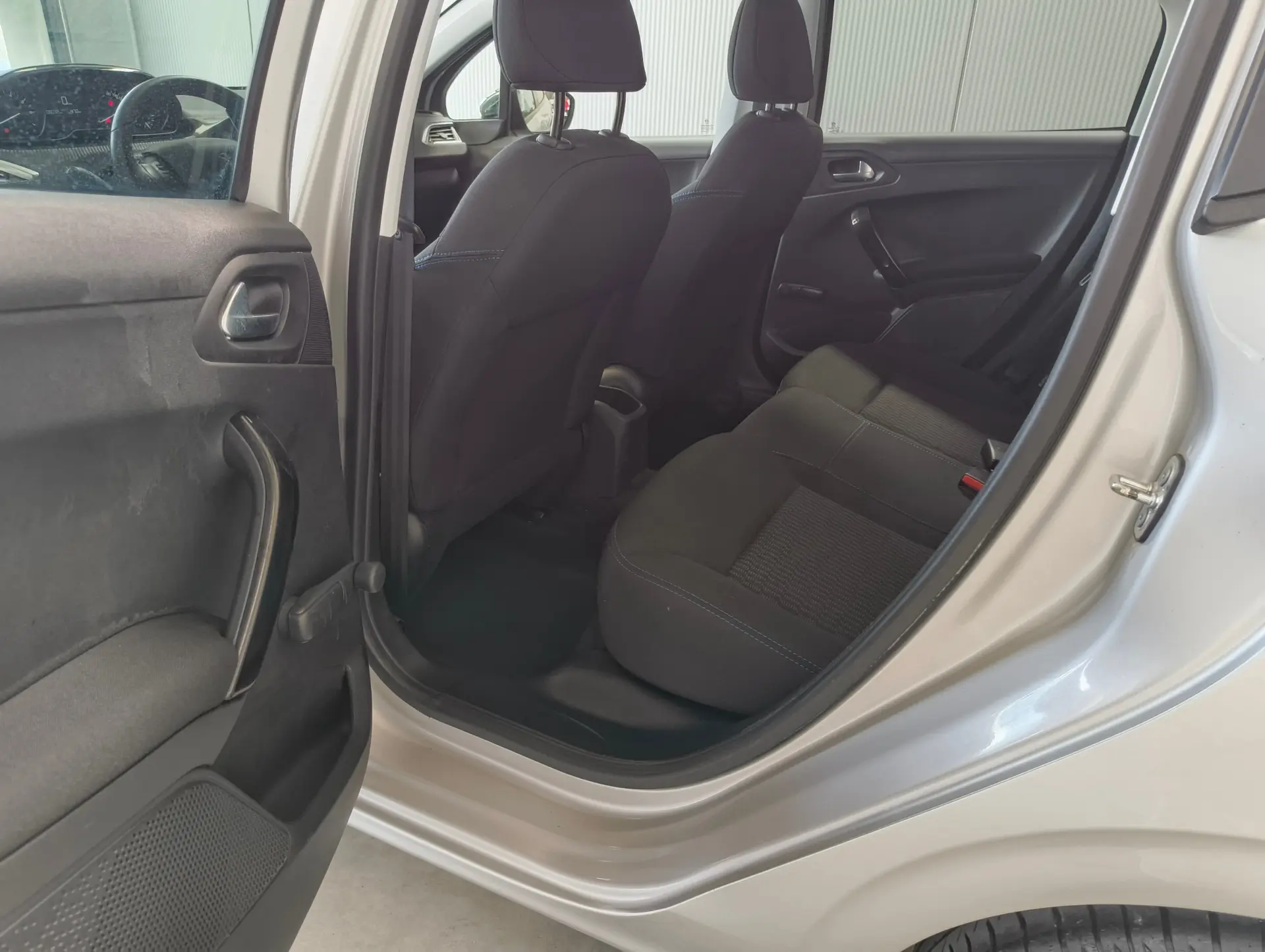 Peugeot 208 1.2 e-VTI STYLE 6