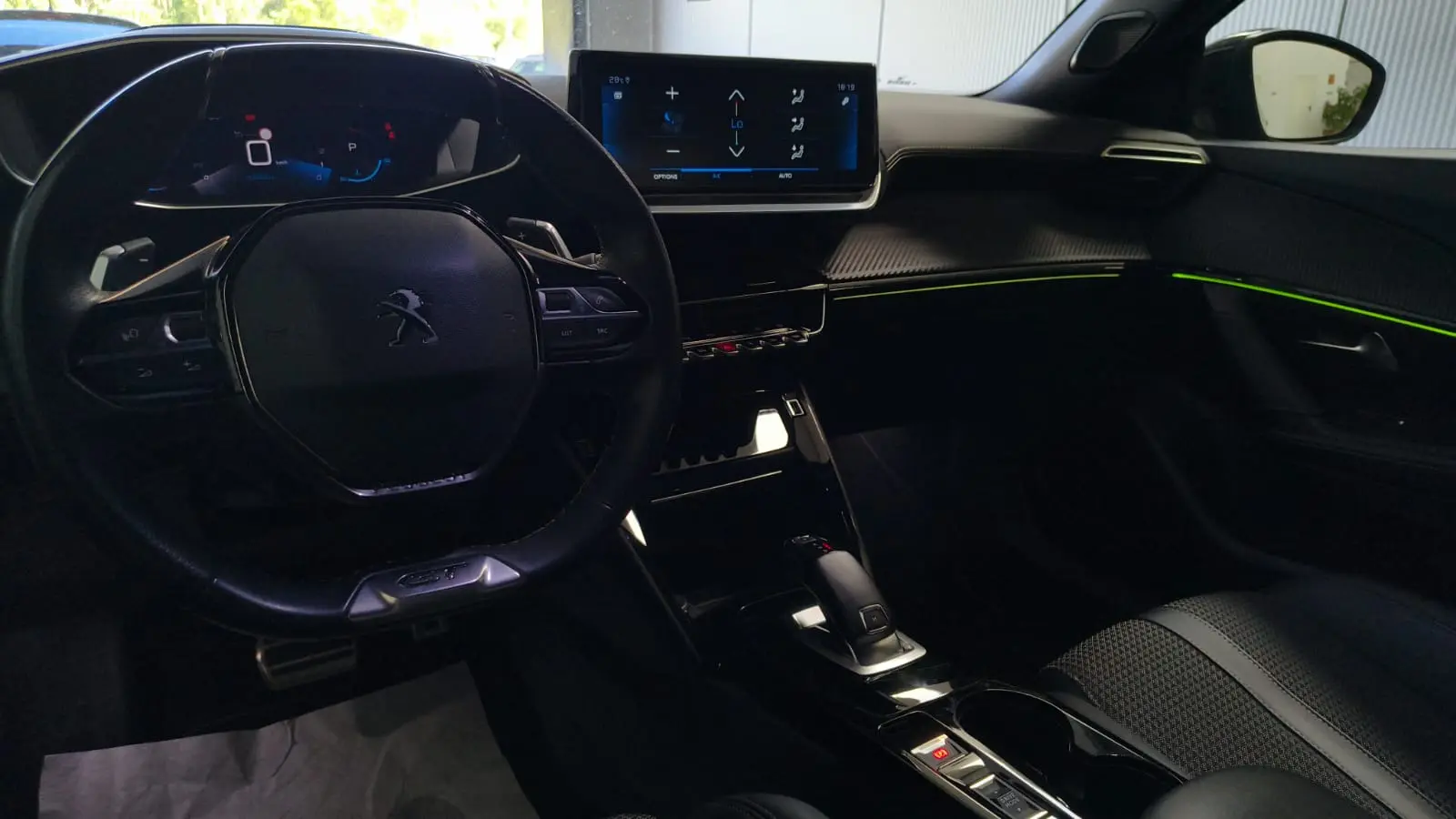 Peugeot 2008 PureTech 130 EAT8 GT 20
