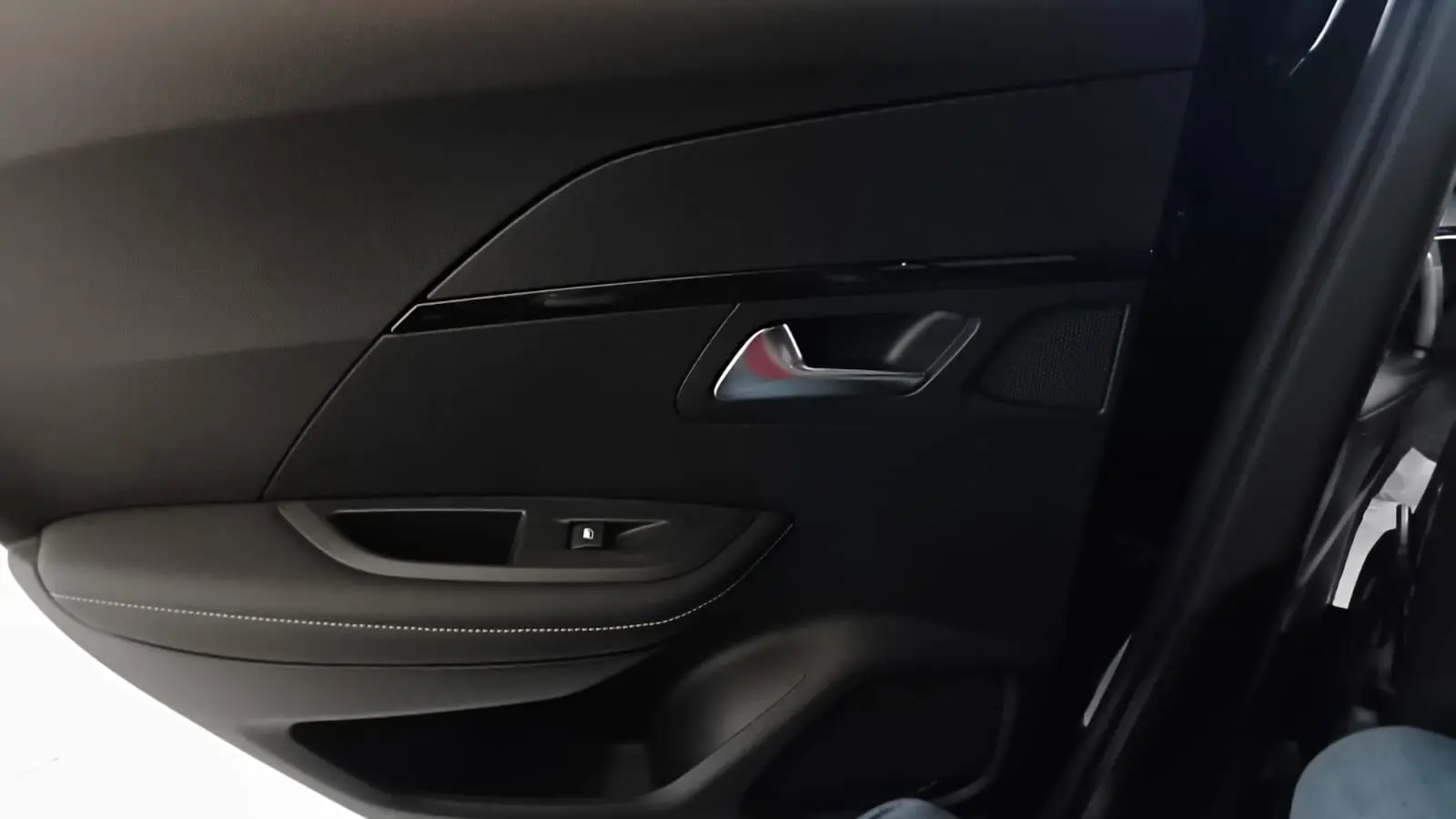 Peugeot 2008 PureTech 130 EAT8 GT 19
