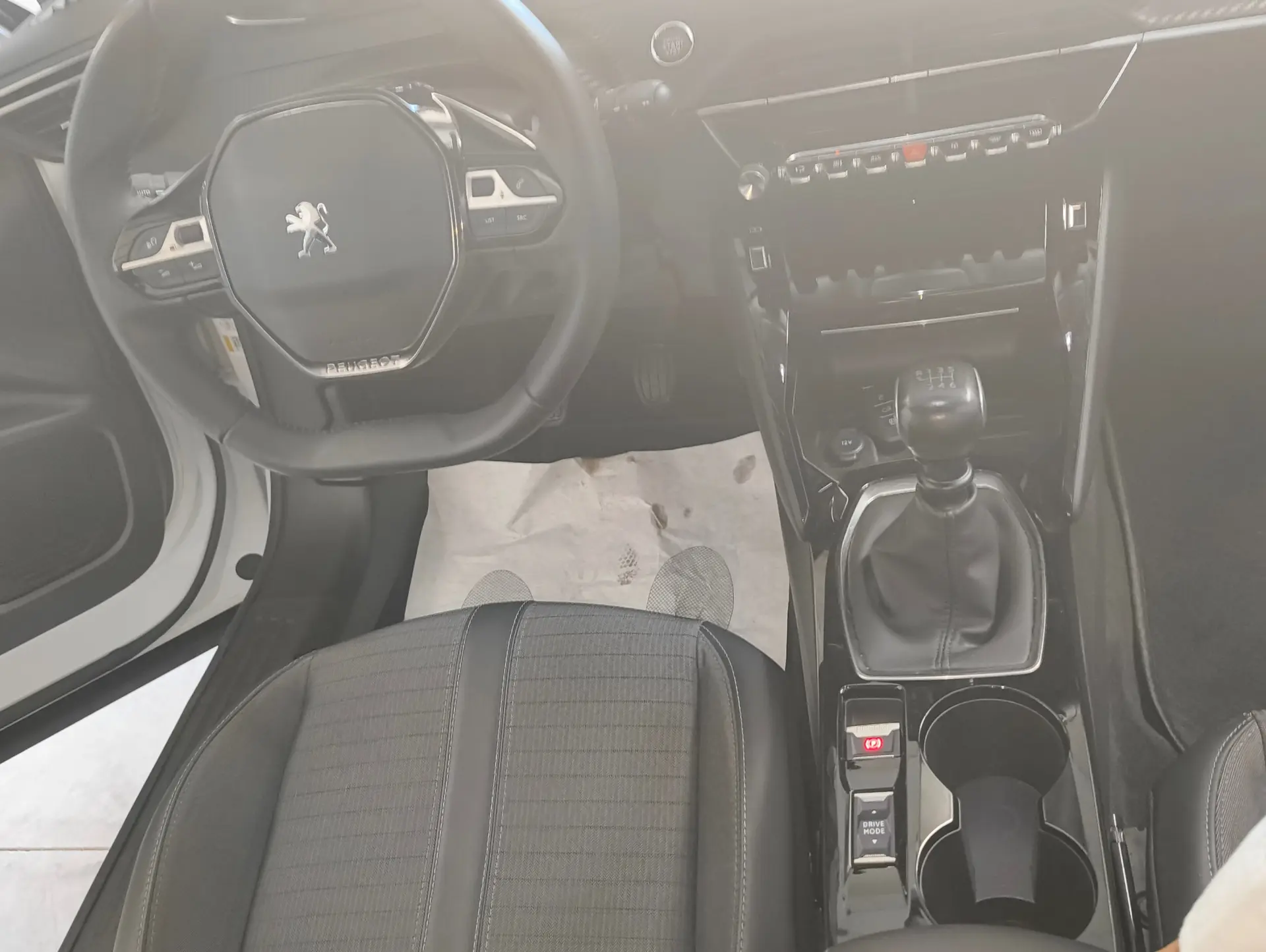 Peugeot 2008 PureTech 100 Allure 8