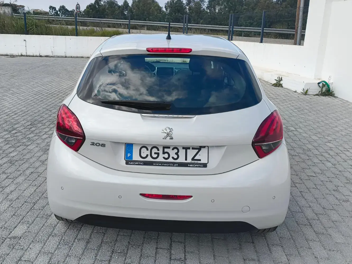 Peugeot 208 1.2 PURETECH ALLURE 4