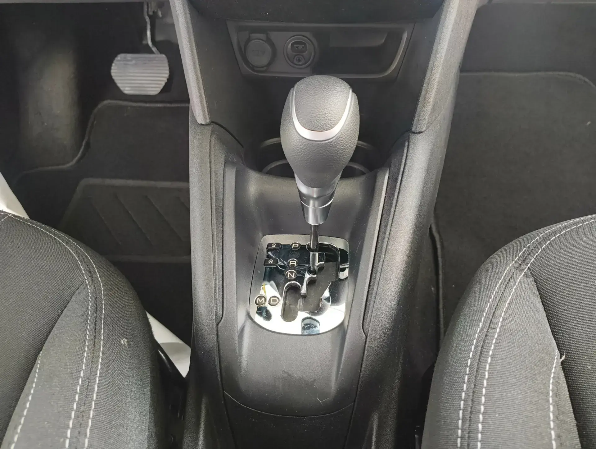 Peugeot 208 1.2 PURETECH ALLURE 13