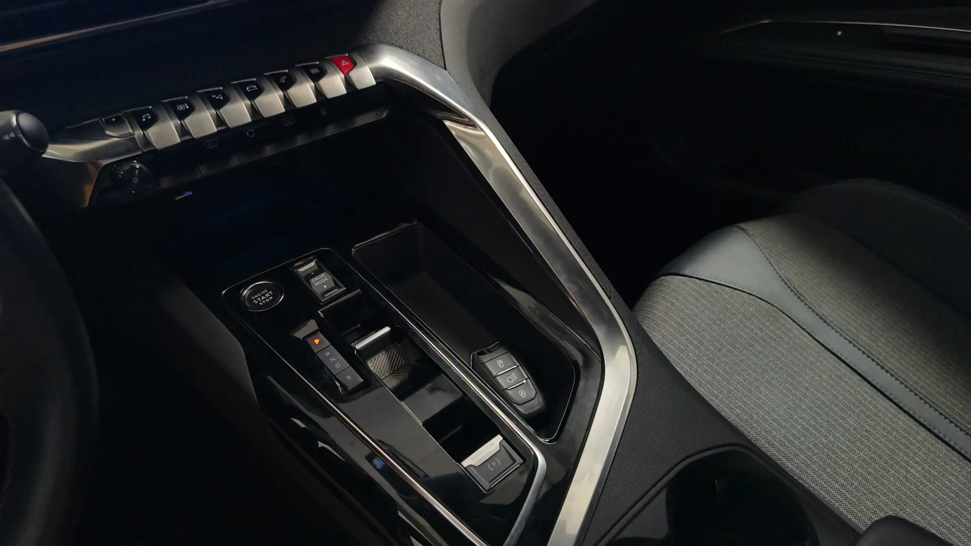 Peugeot 3008 1.6 Hybrid Allure Pack e-EAT8 7
