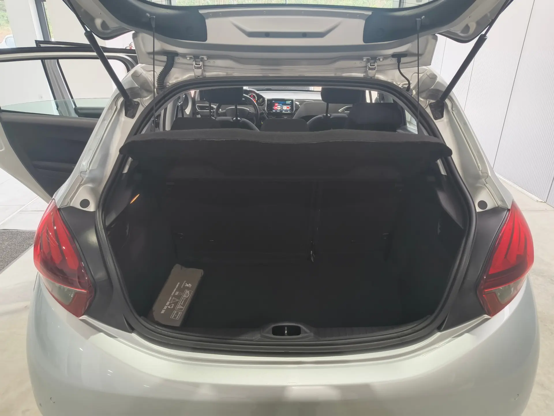Peugeot 208 1.2 PureTech Allure 10