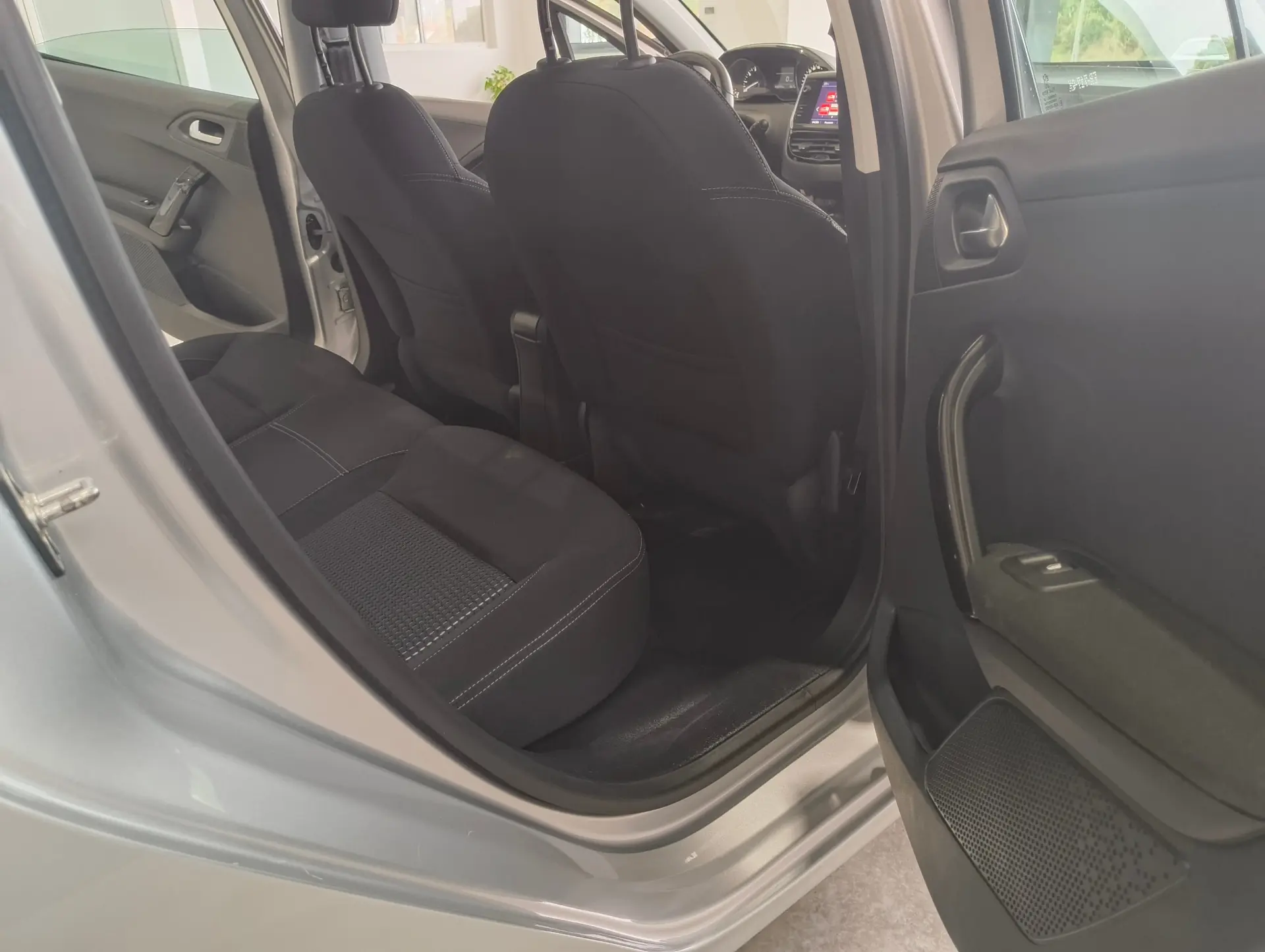 Peugeot 208 1.2 PureTech Allure 12