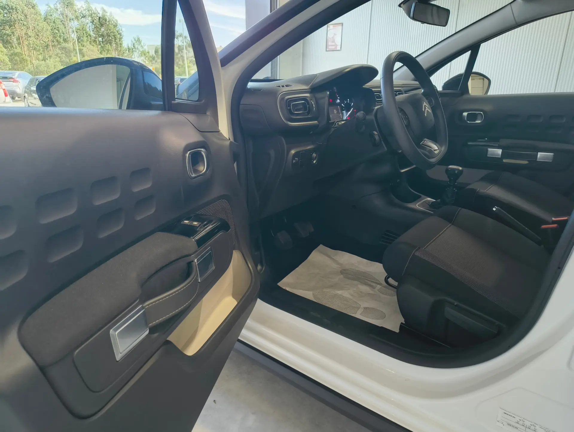 Citroen C3 1.2 Pure Tech S&S Shine 8
