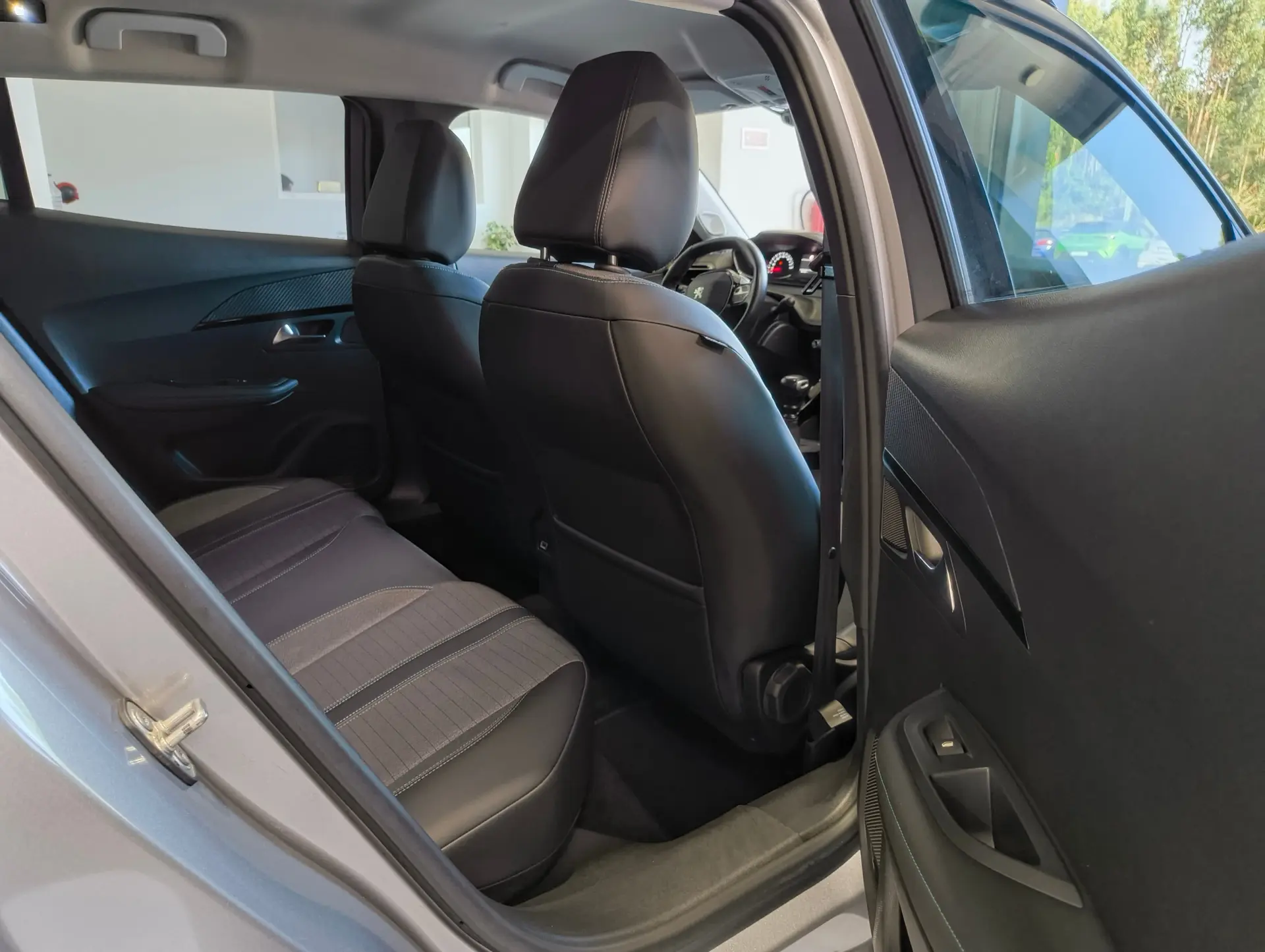 Peugeot 2008 1.5 BlueHDi Allure 10