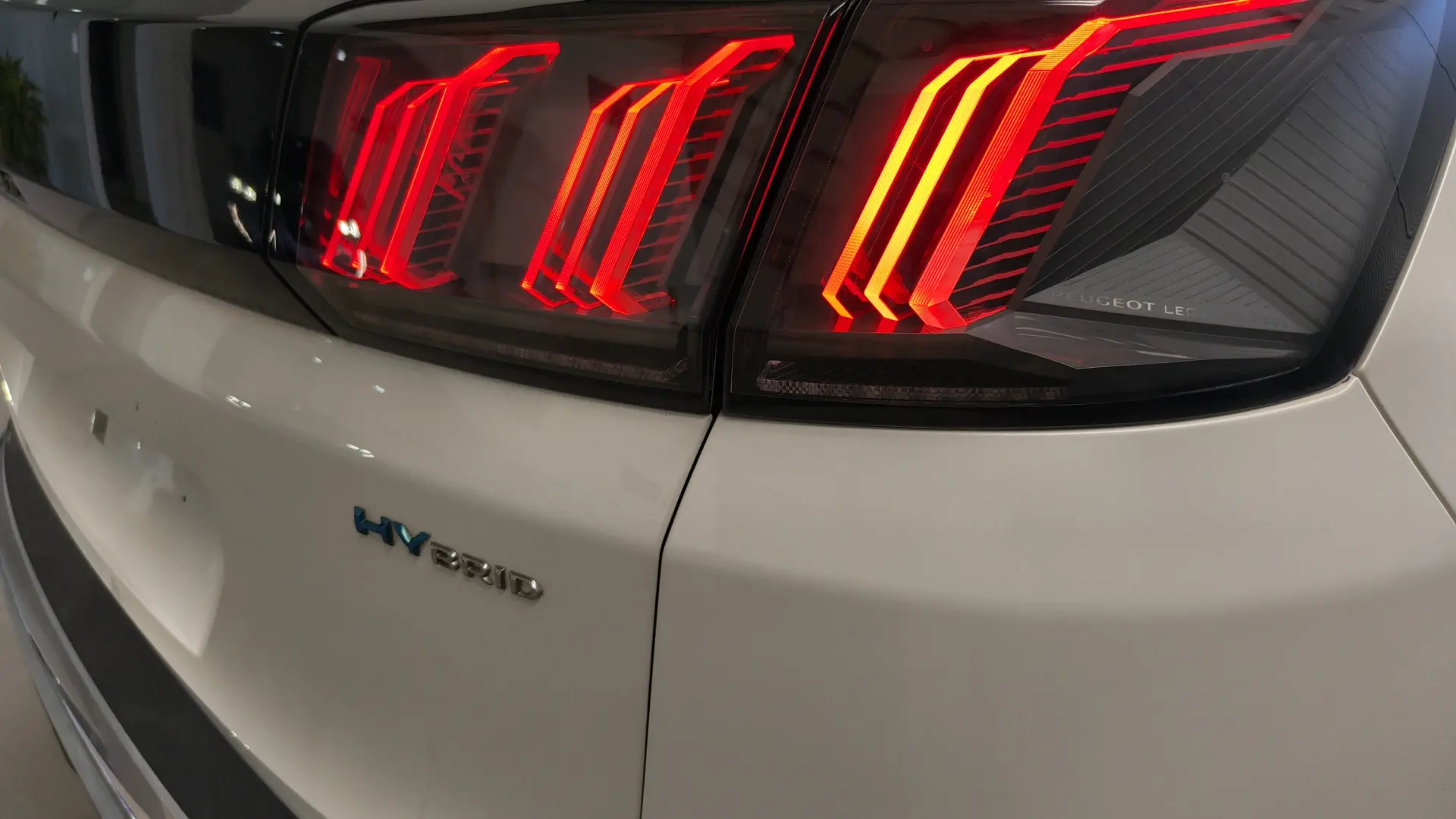 Peugeot 3008 1.6 Hybrid Allure Pack e-EAT8 14